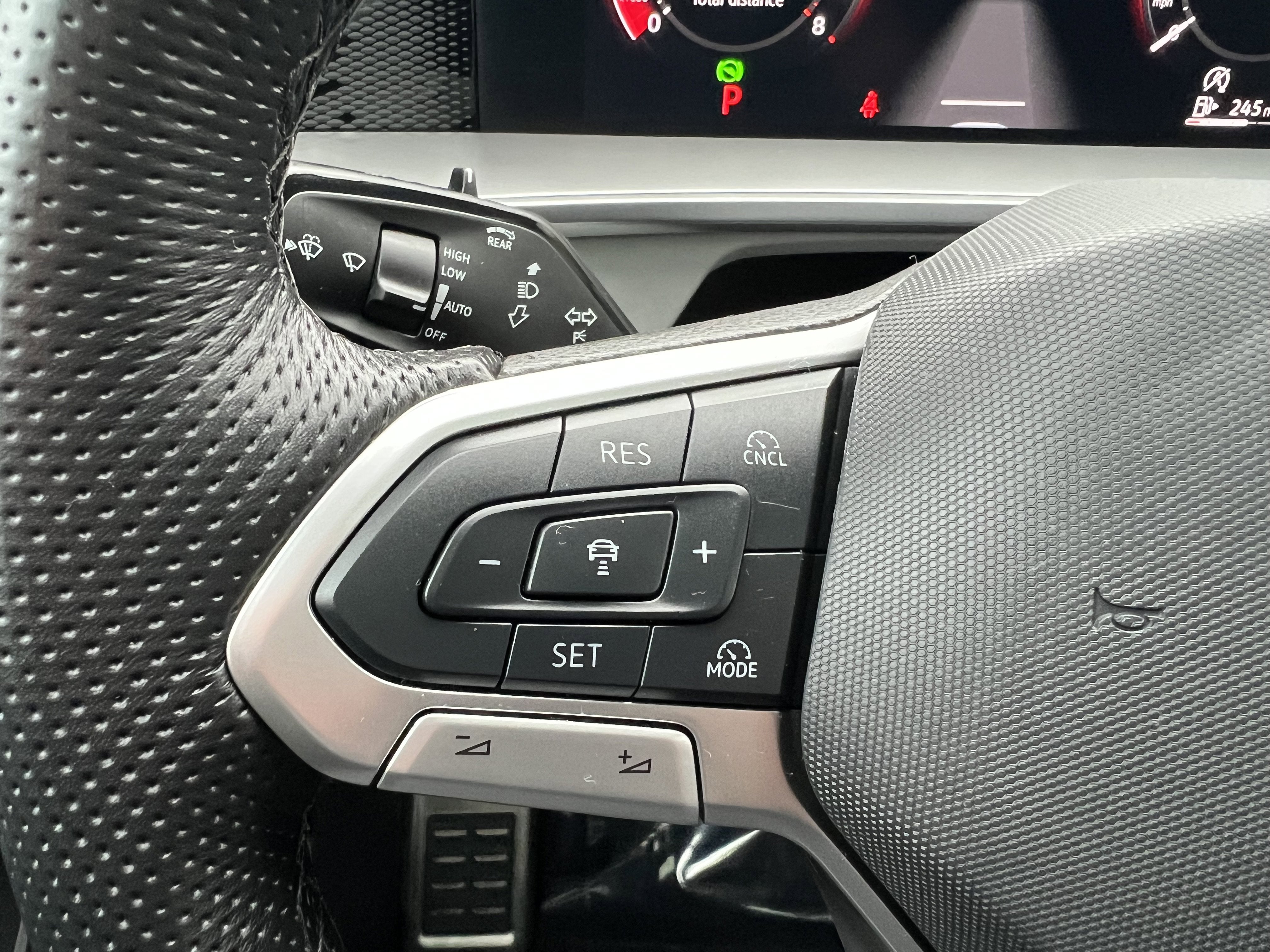 2025 Volkswagen Tiguan SE R-Line Black