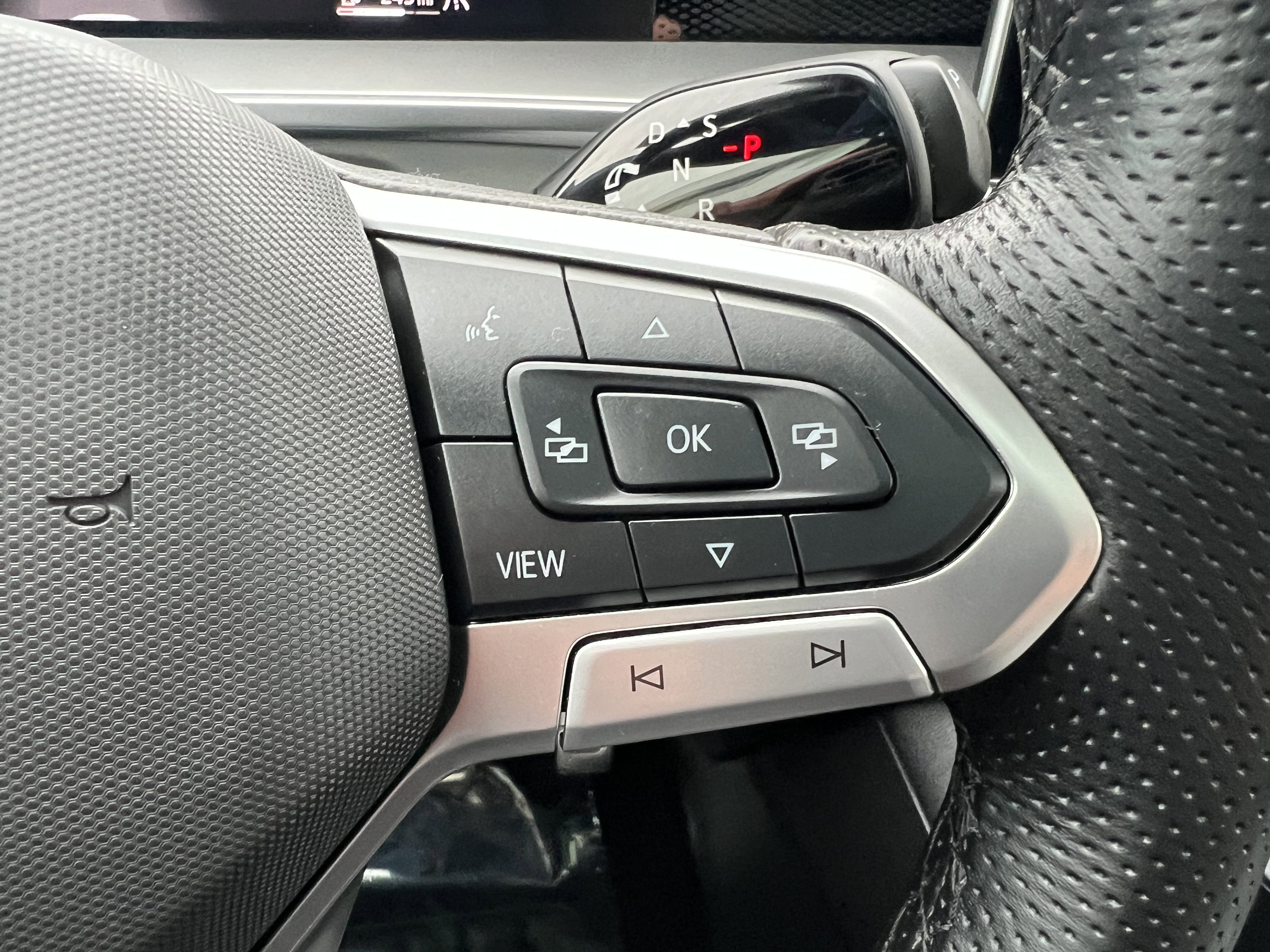 2025 Volkswagen Tiguan SE R-Line Black