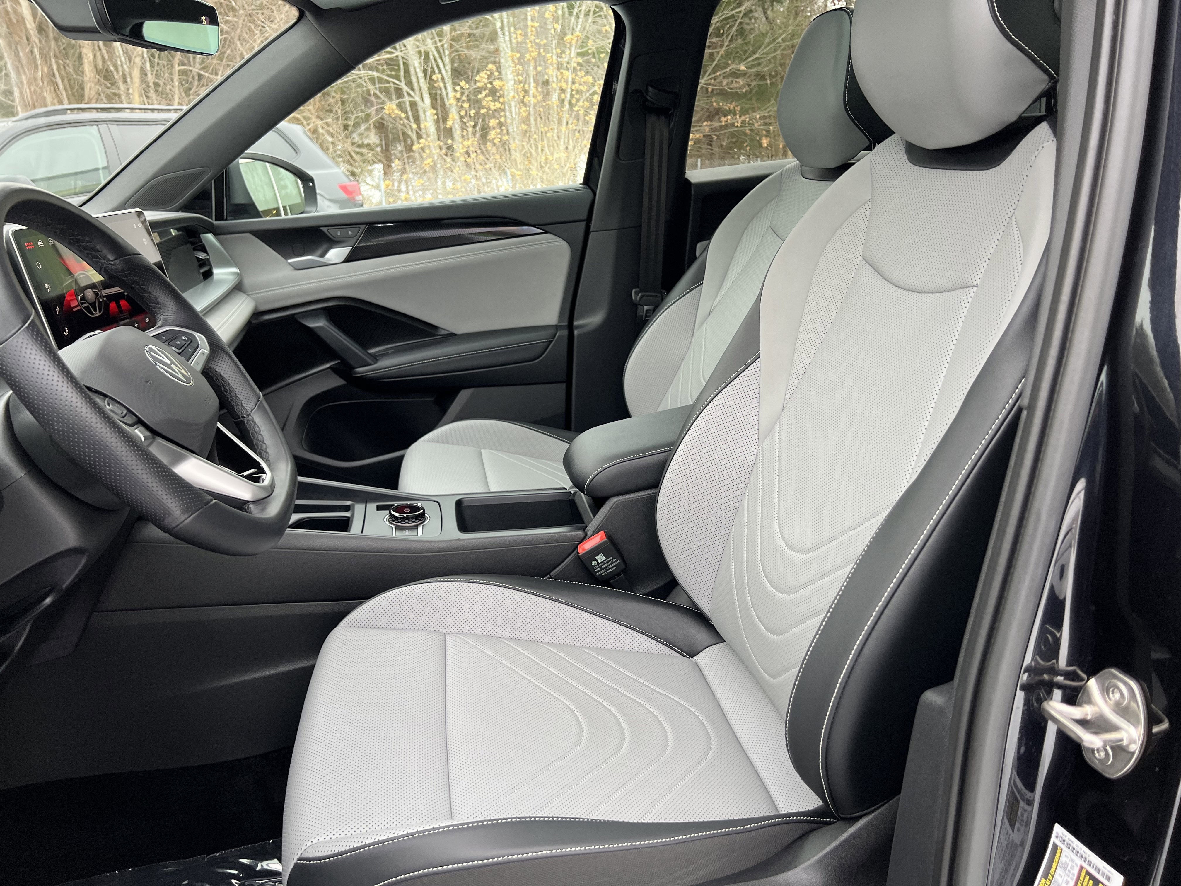 2025 Volkswagen Tiguan SE R-Line Black