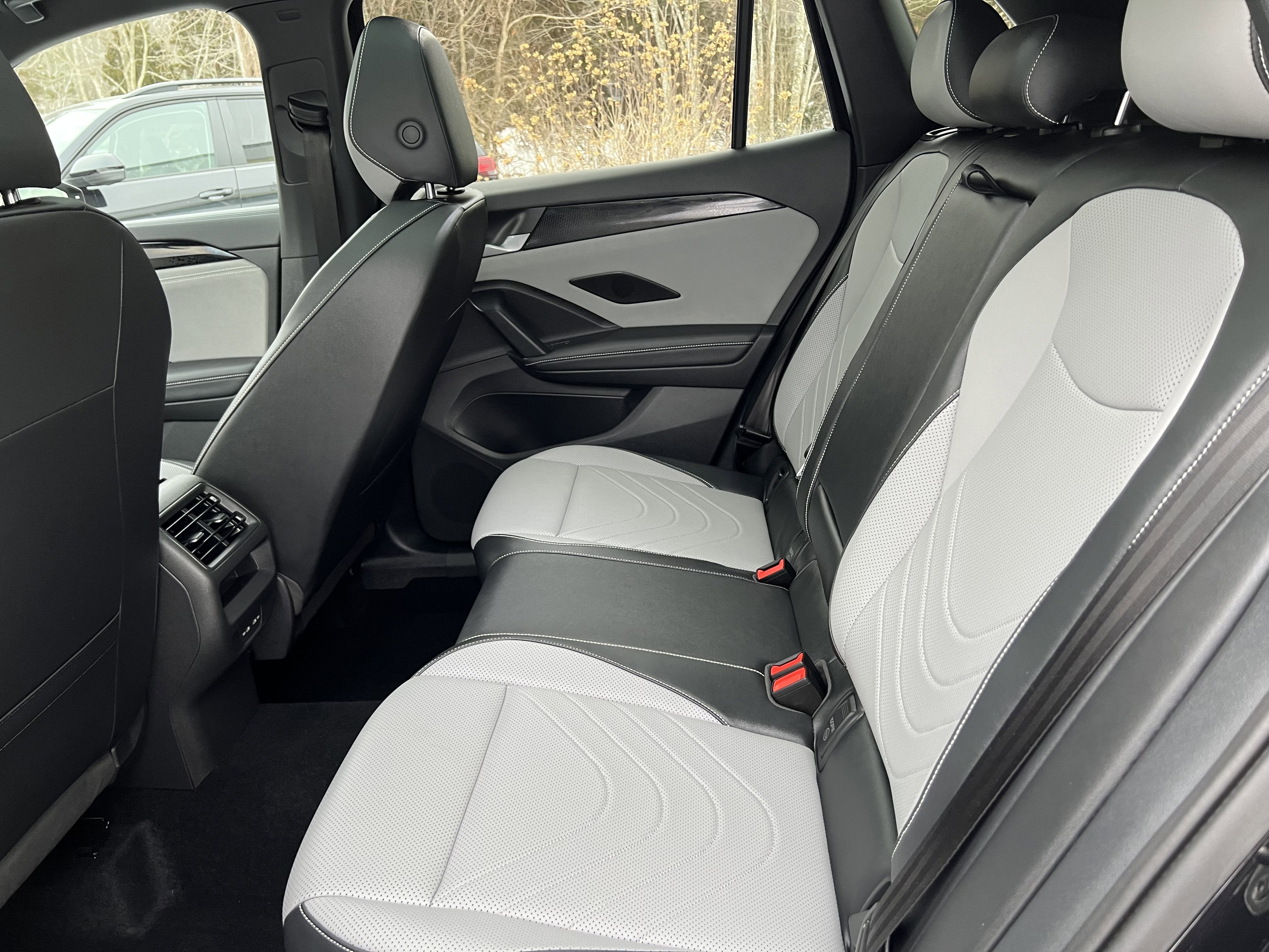 2025 Volkswagen Tiguan SE R-Line Black