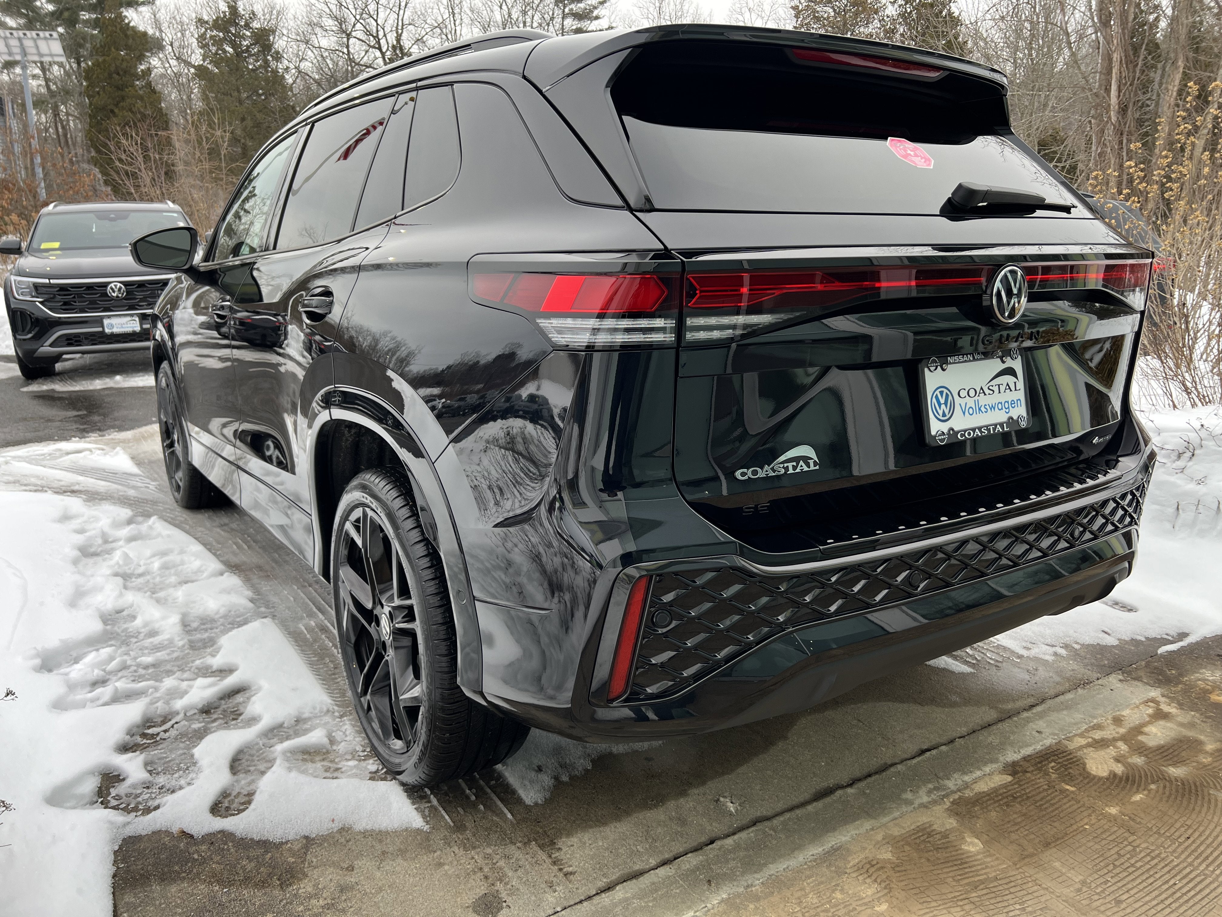 2025 Volkswagen Tiguan SE R-Line Black
