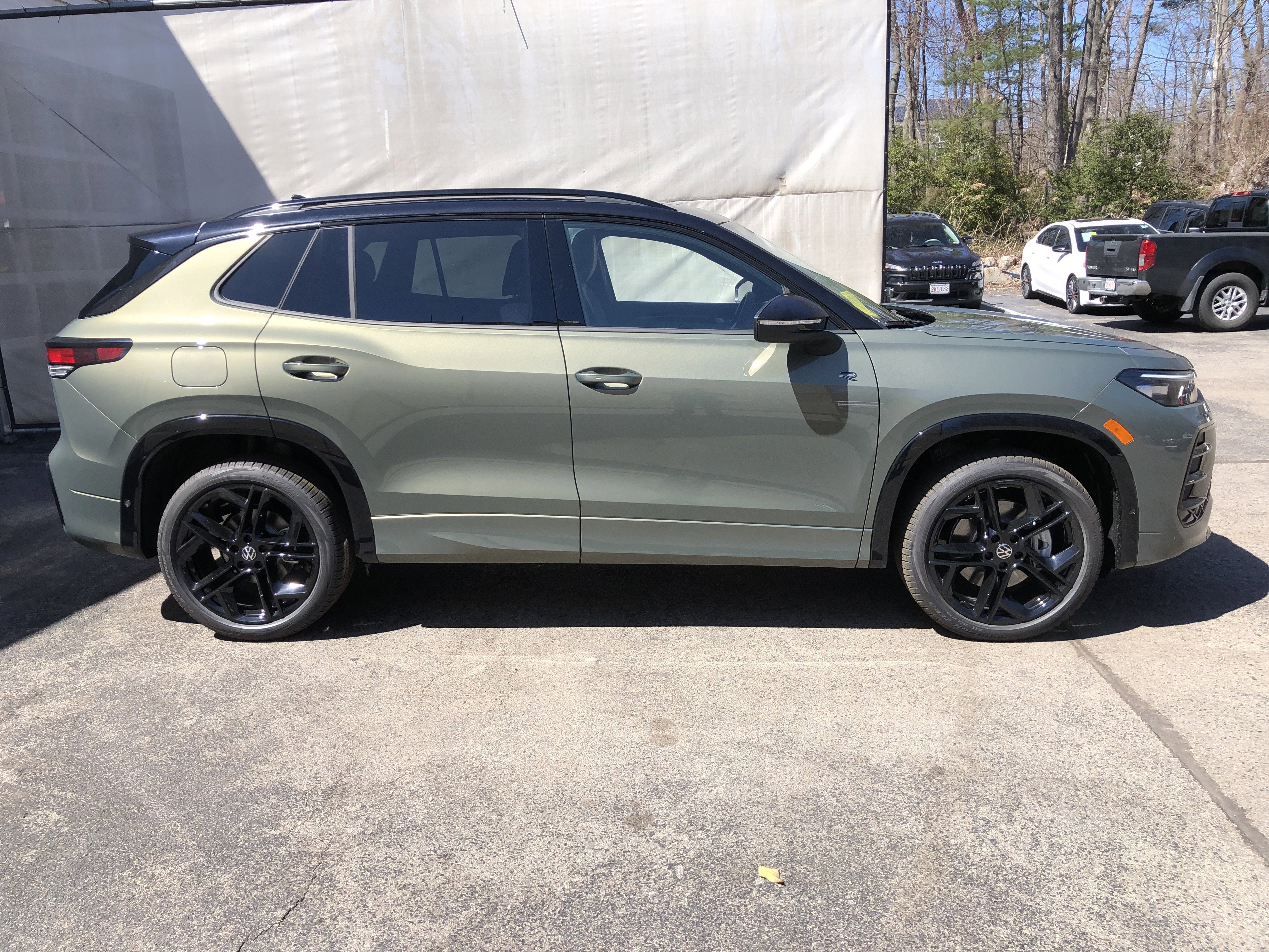 2026 Volkswagen Tiguan SE R-Line Black