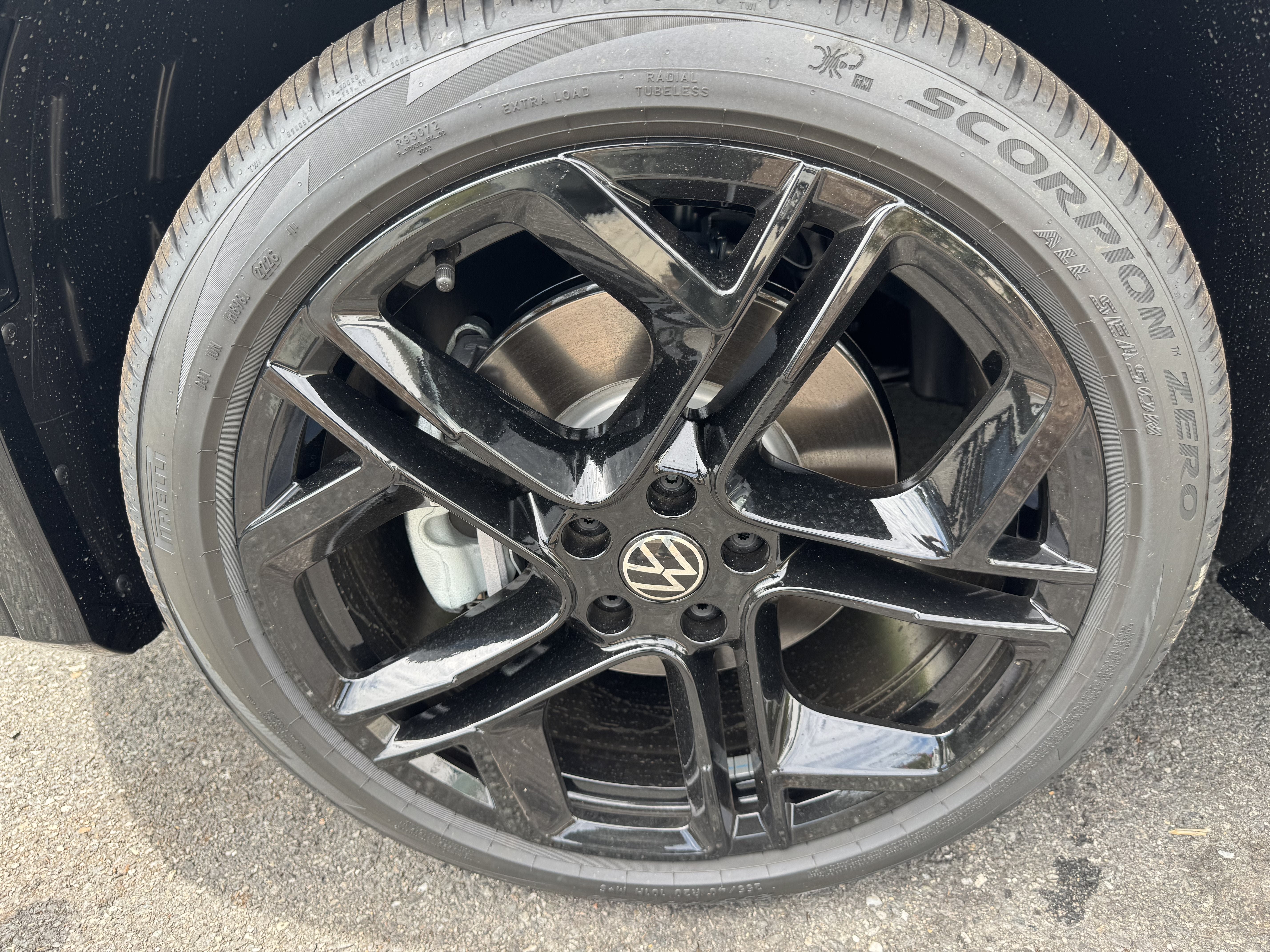 2026 Volkswagen Tiguan SE R-Line Black