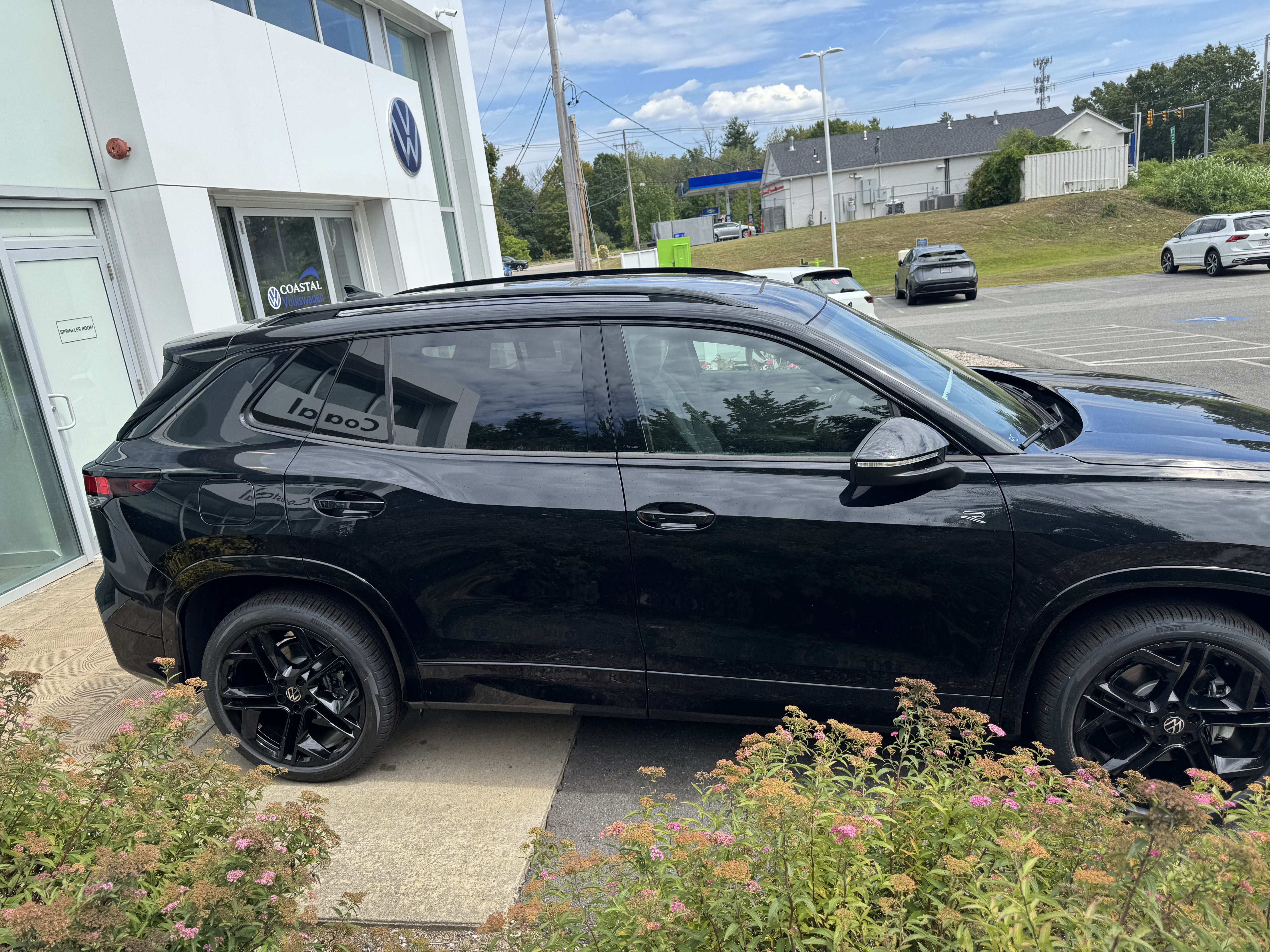 2026 Volkswagen Tiguan SE R-Line Black