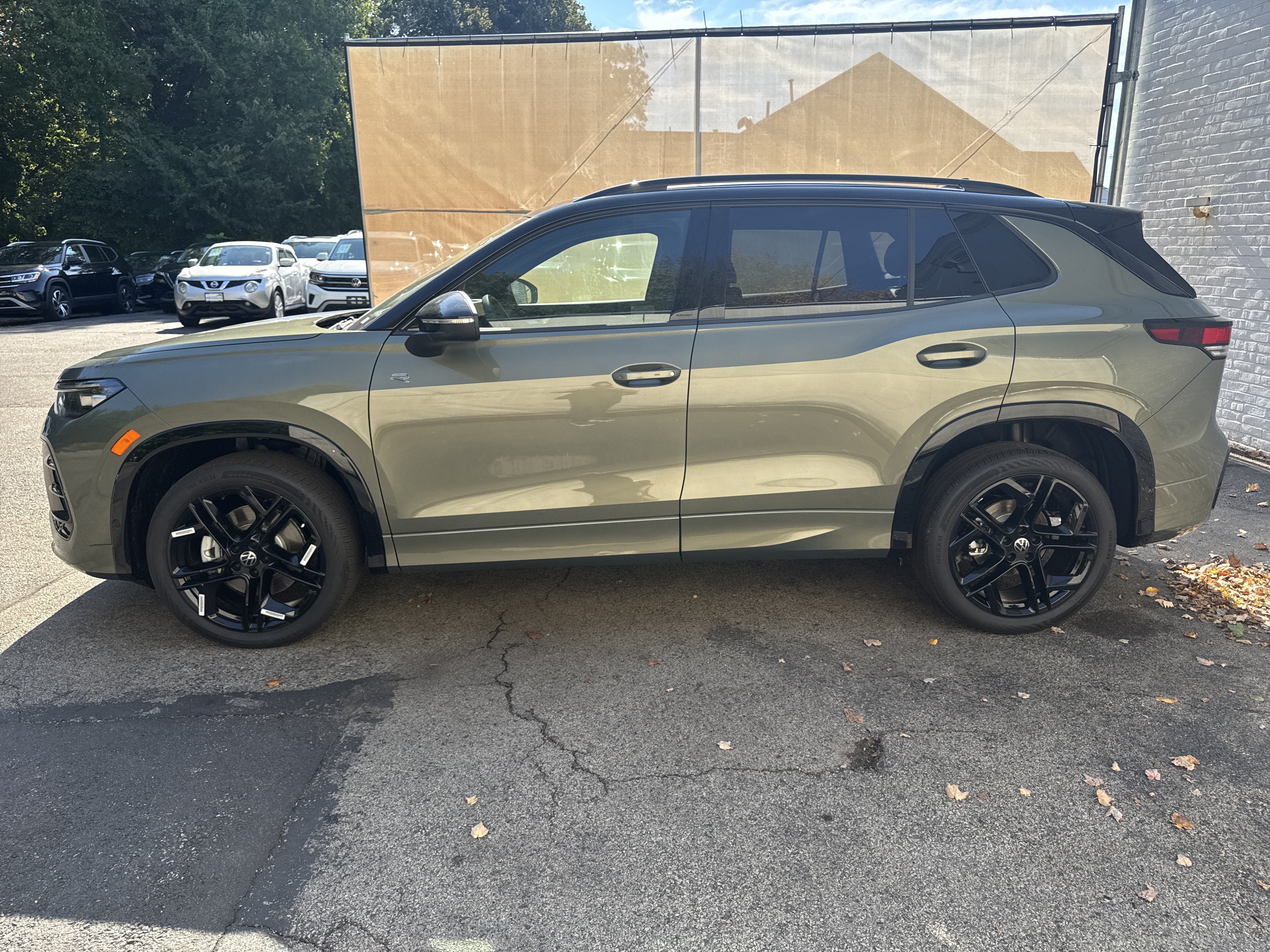 2026 Volkswagen Tiguan SE R-Line Black
