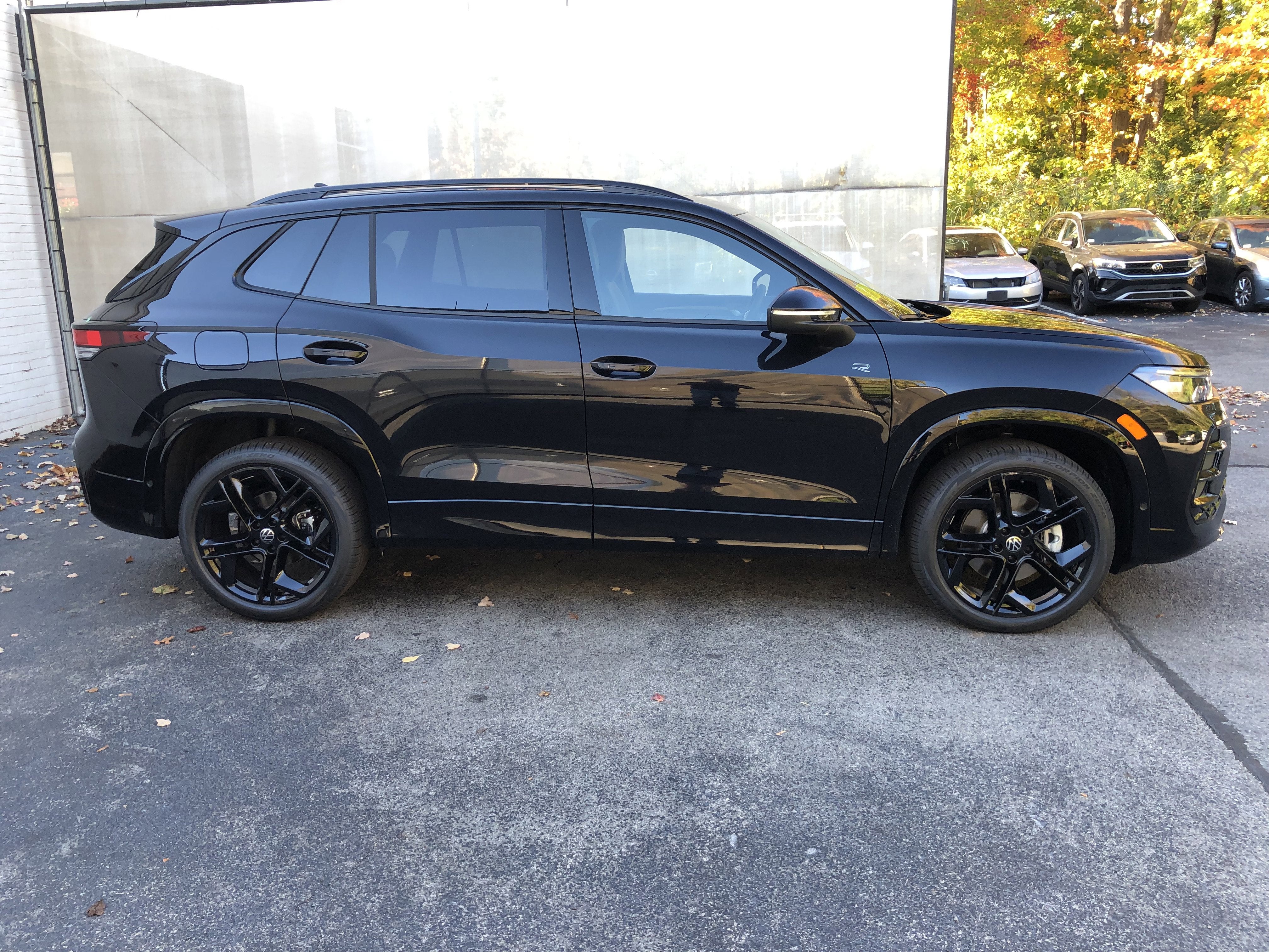2026 Volkswagen Tiguan SE R-Line Black