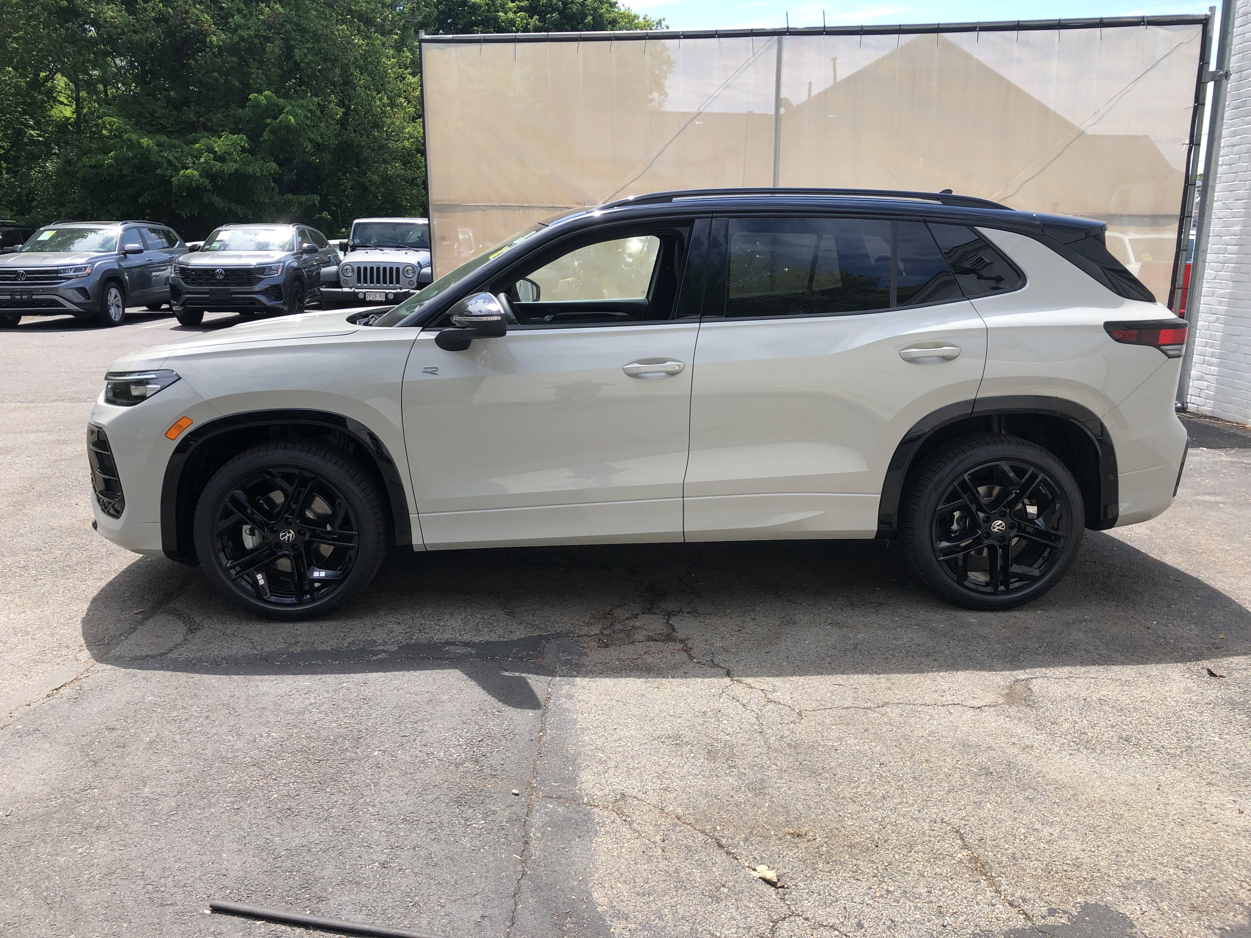 2026 Volkswagen Tiguan SE R-Line Black