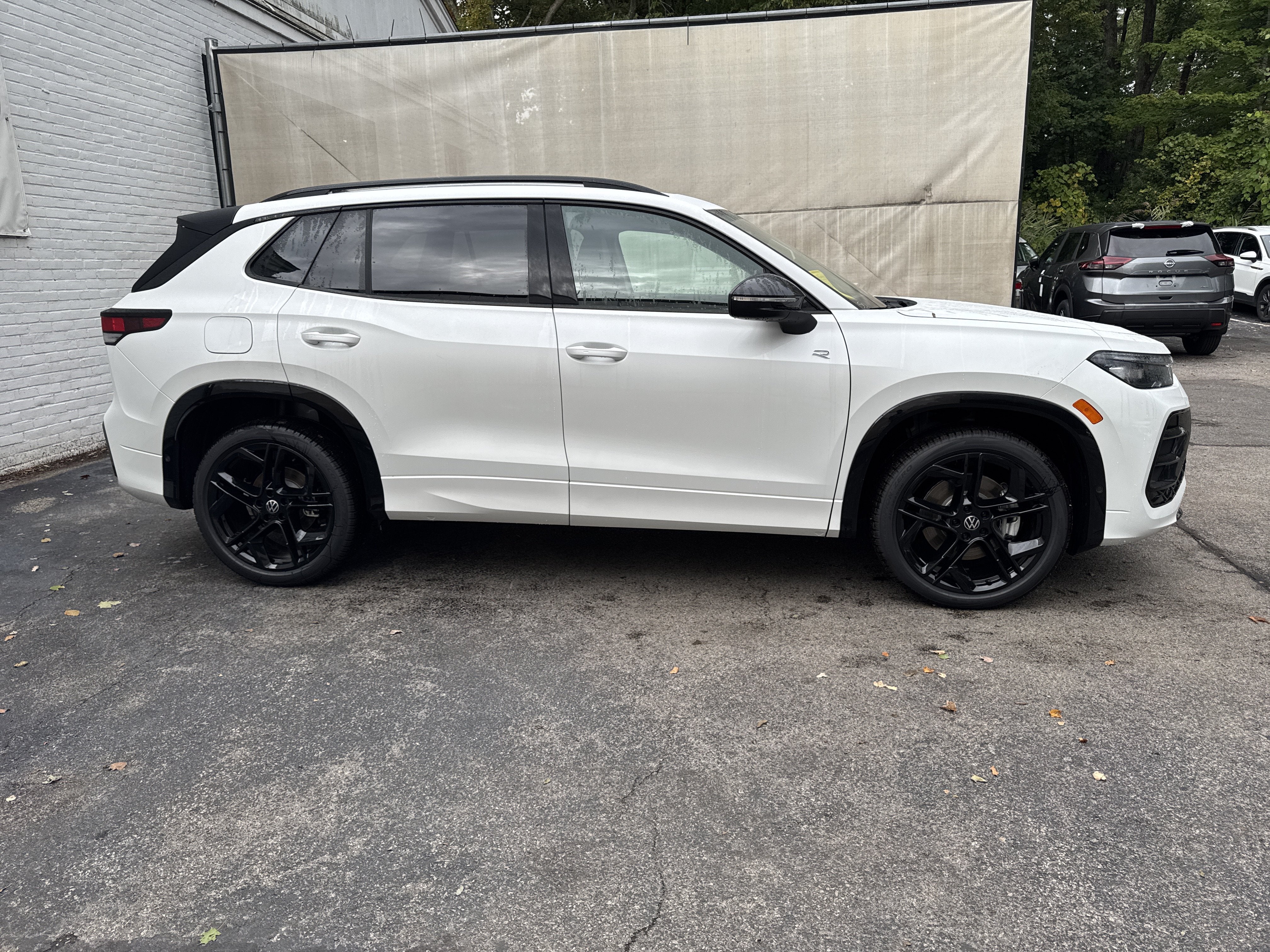 2026 Volkswagen Tiguan SE R-Line Black