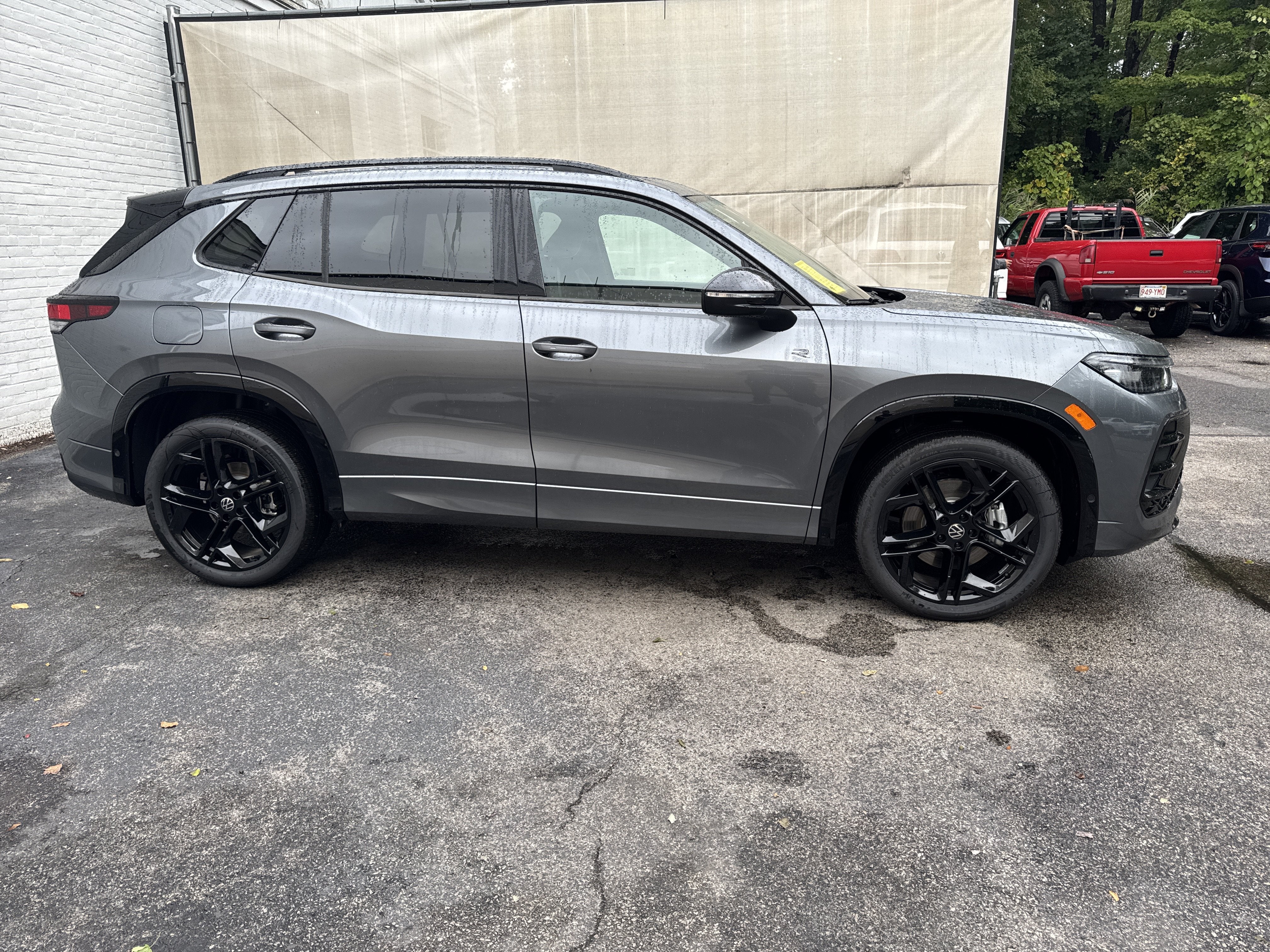 2026 Volkswagen Tiguan SE R-Line Black
