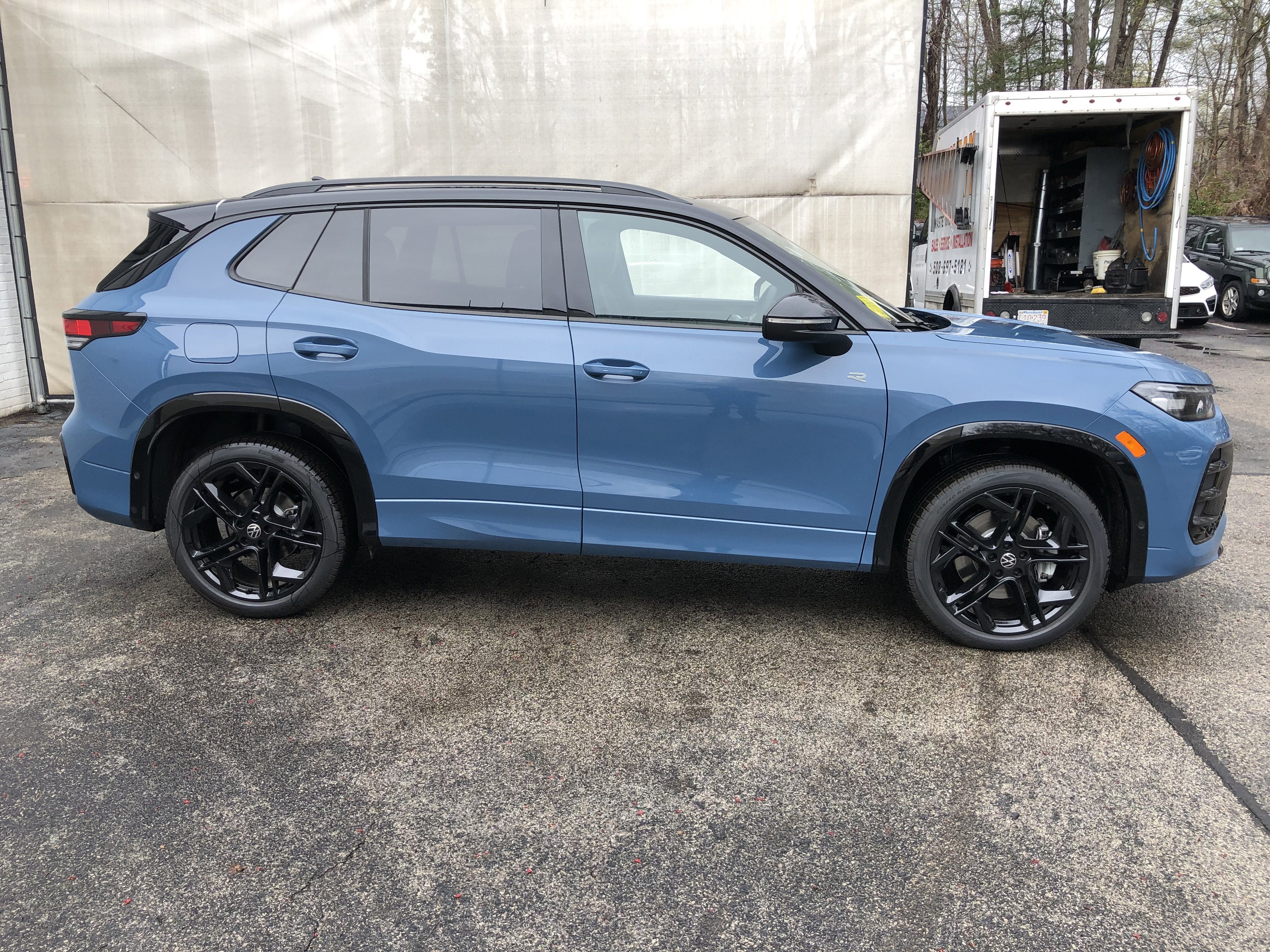 2026 Volkswagen Tiguan SE R-Line Black