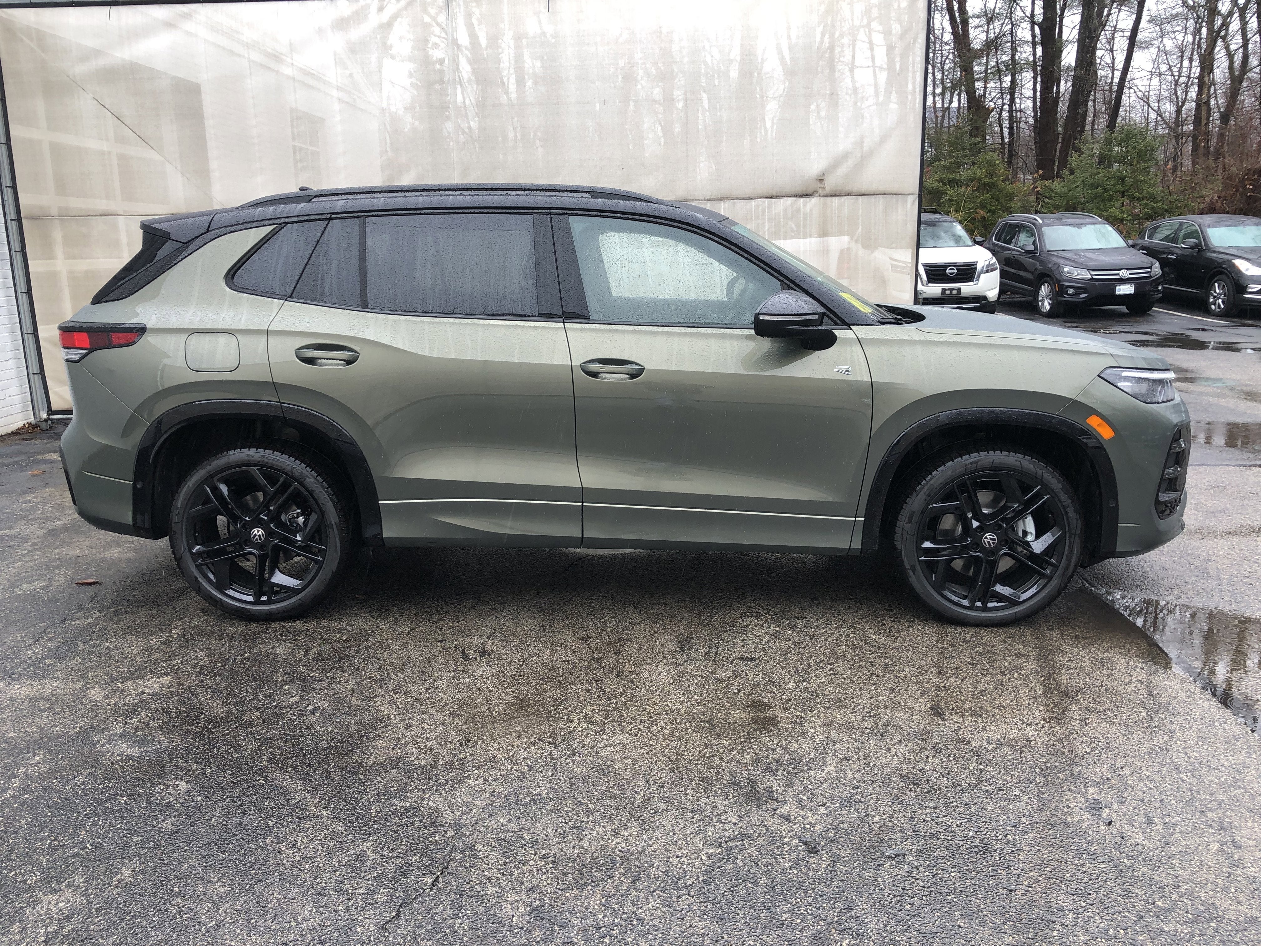 2026 Volkswagen Tiguan SE R-Line Black