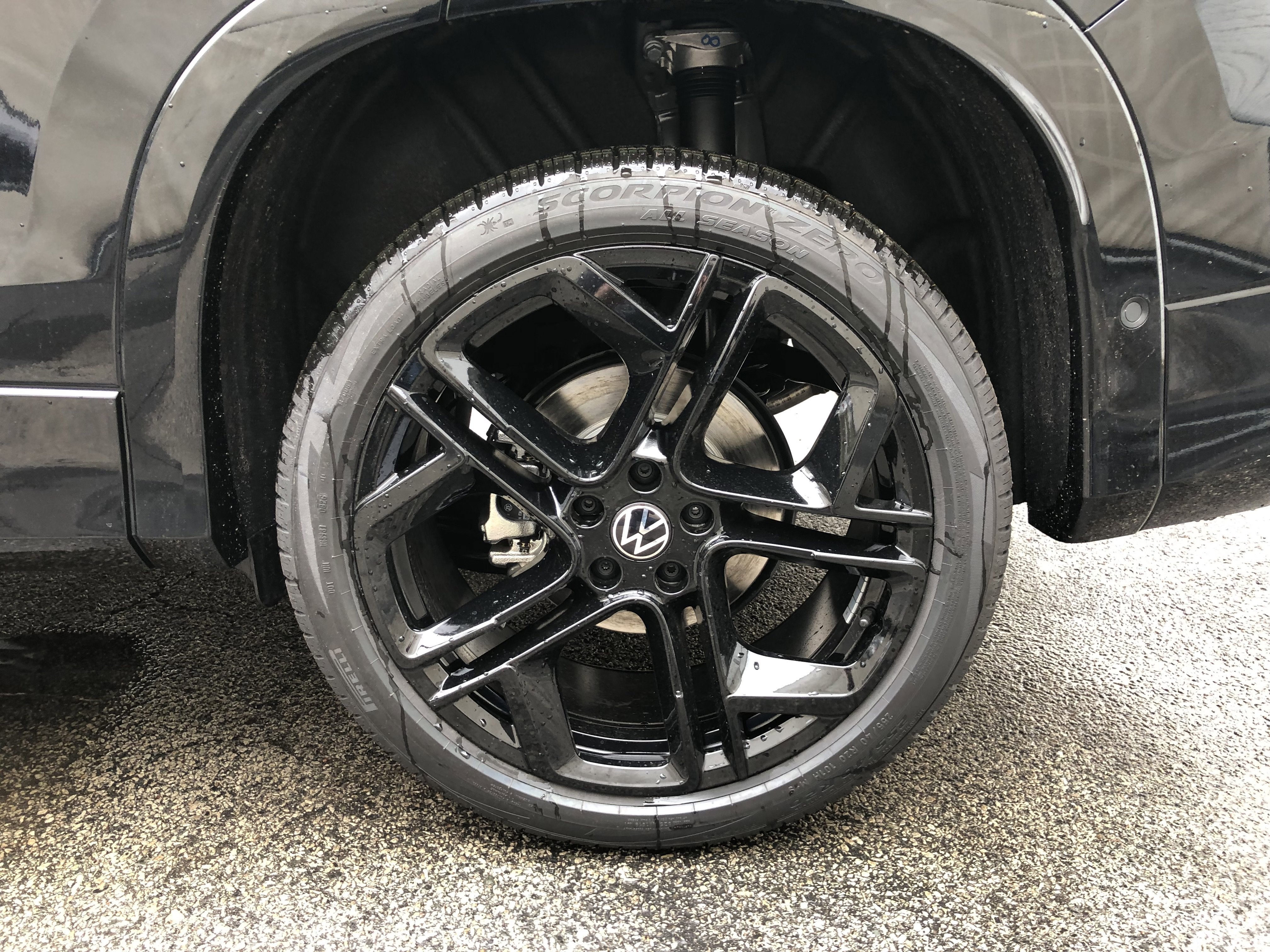 2026 Volkswagen Tiguan SE R-Line Black