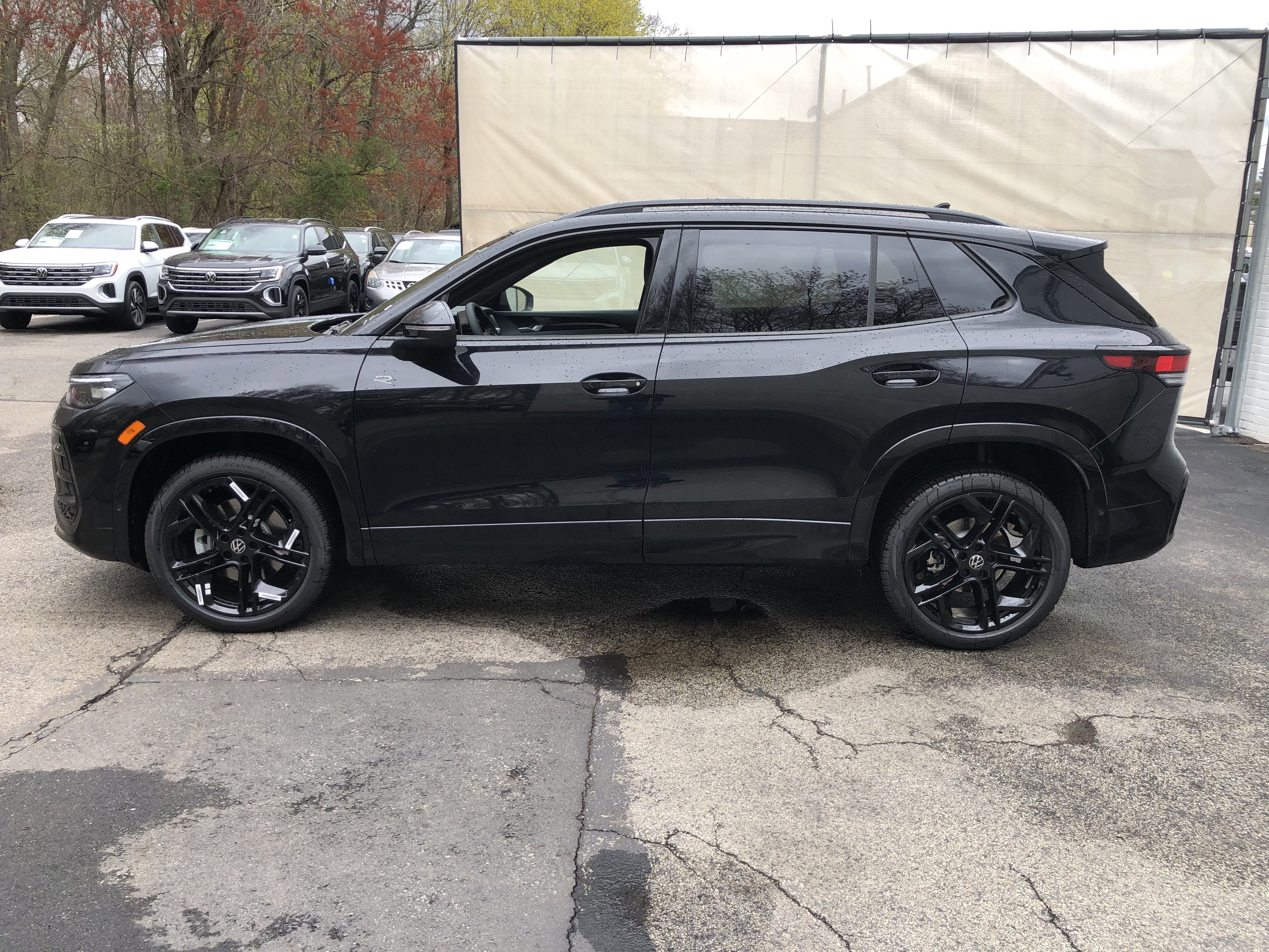 2026 Volkswagen Tiguan SE R-Line Black