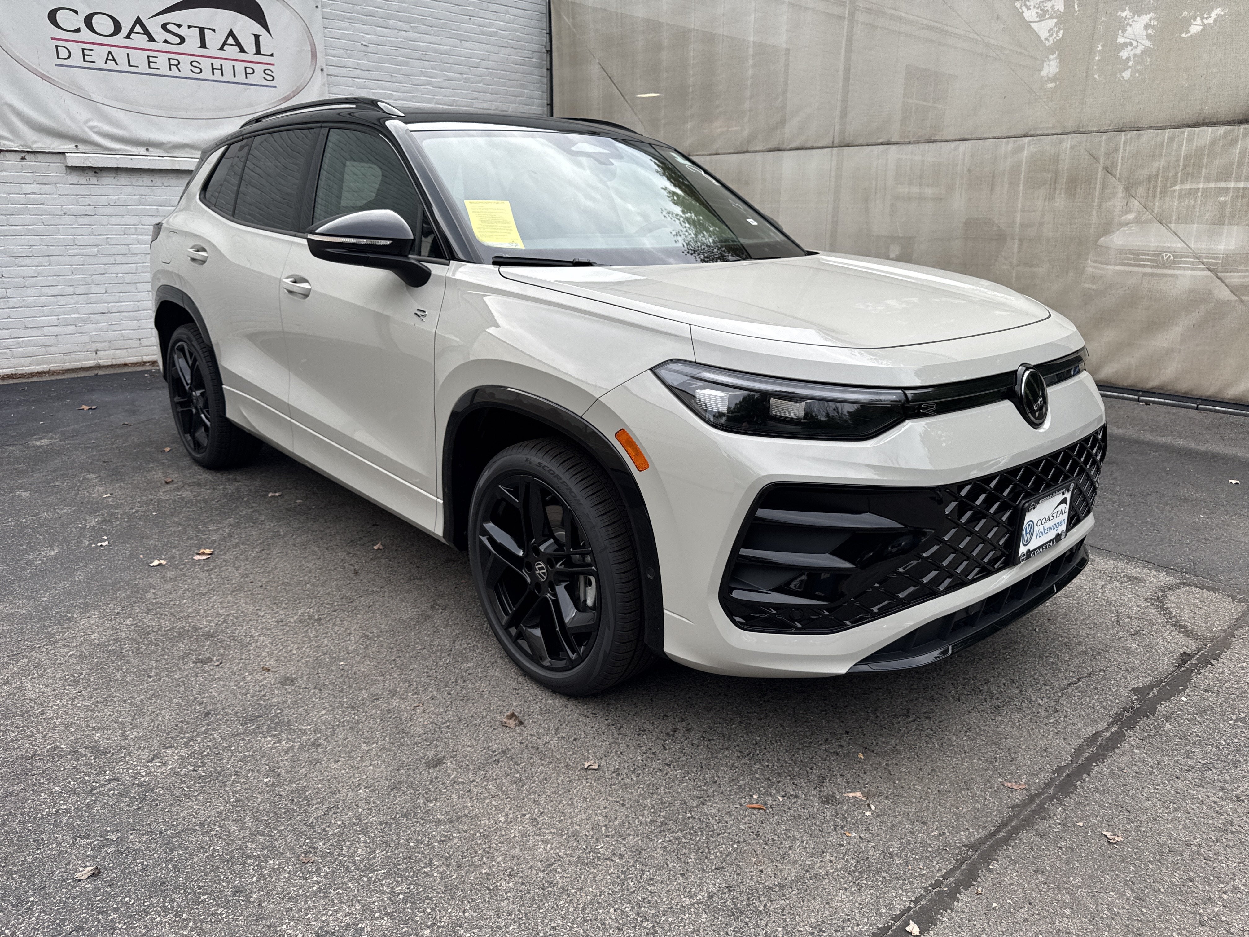 2026 Volkswagen Tiguan SE R-Line Black