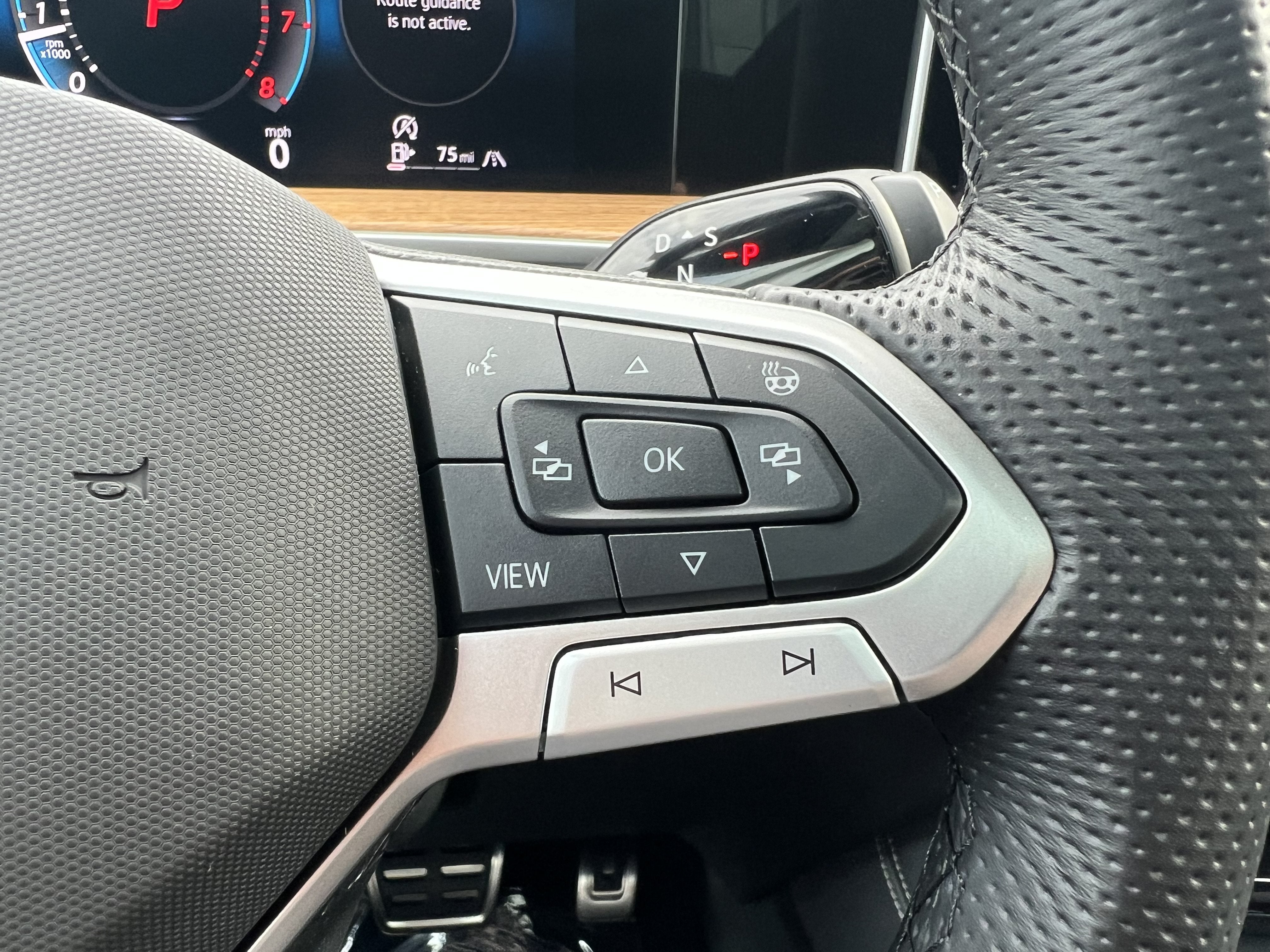 2025 Volkswagen Tiguan SEL R-Line