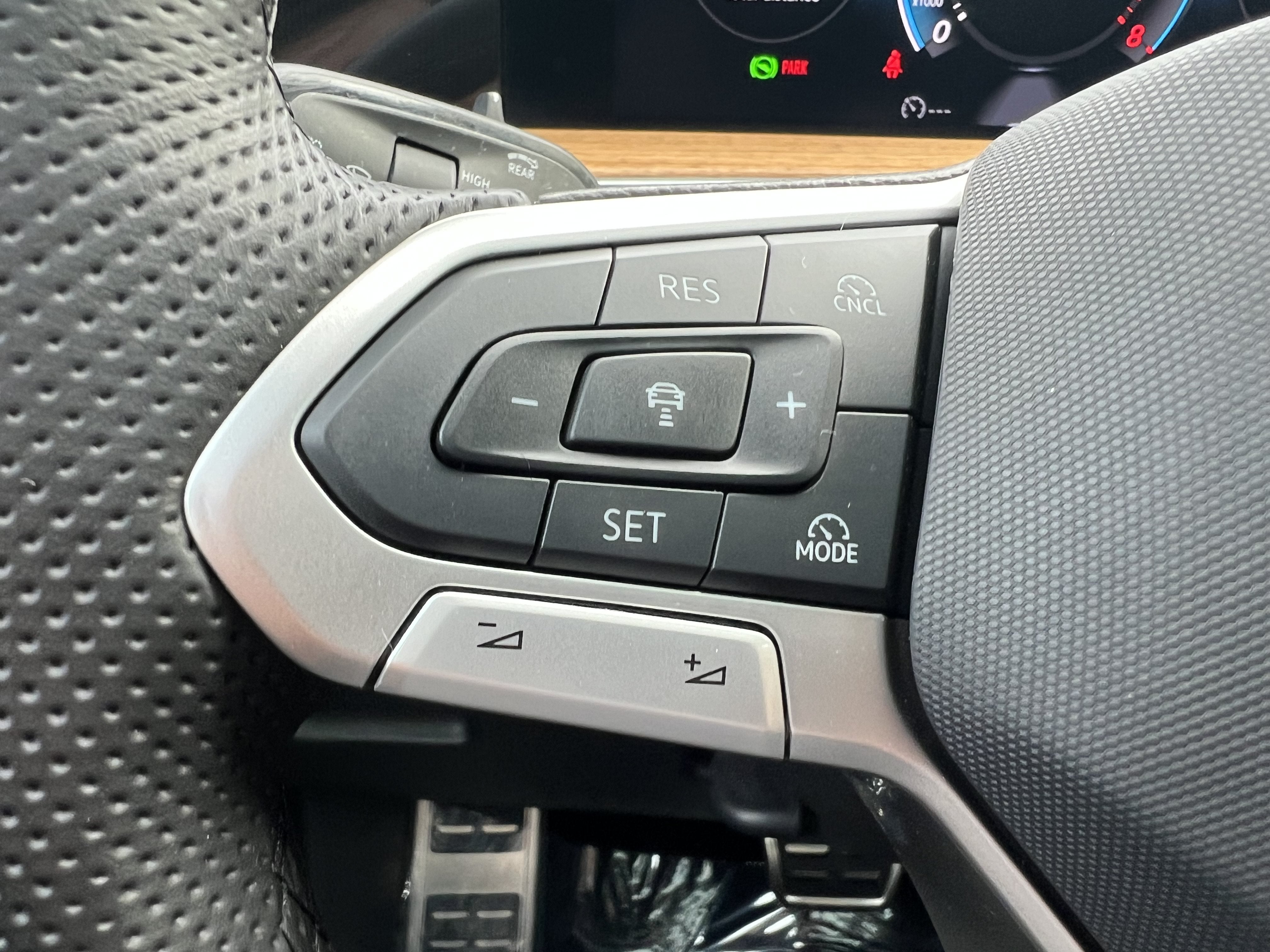 2025 Volkswagen Tiguan SEL R-Line