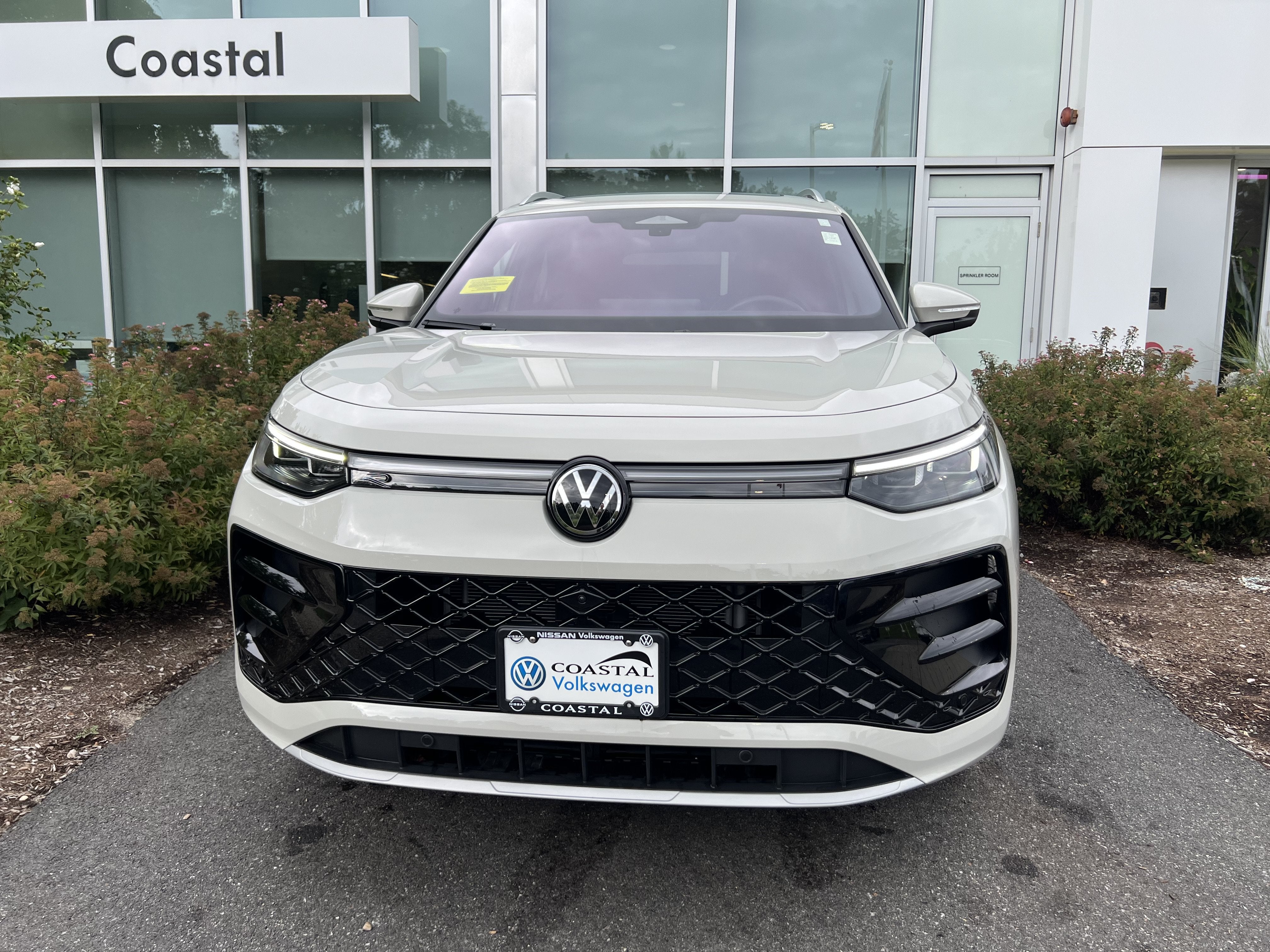 2025 Volkswagen Tiguan SEL R-Line