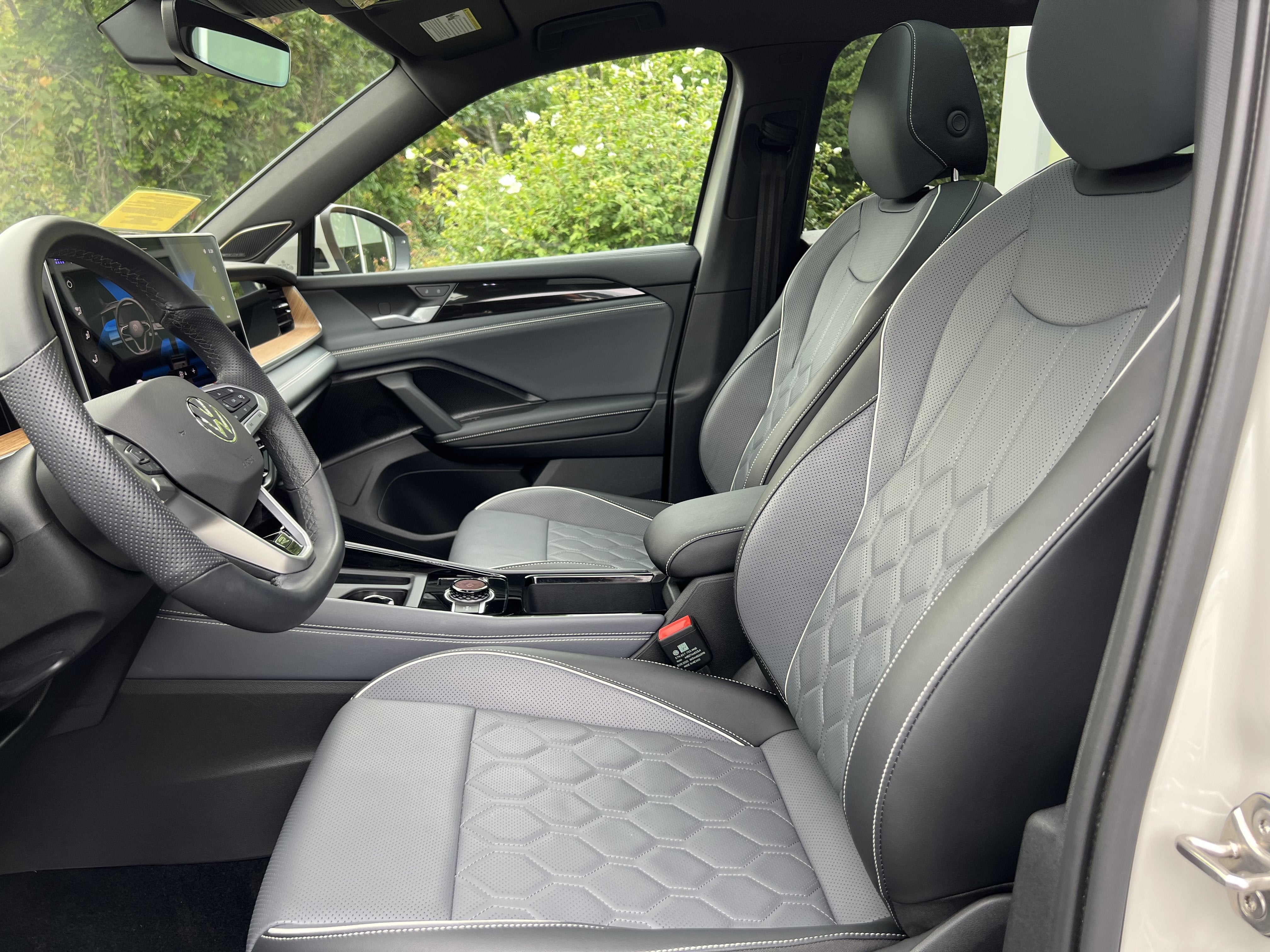 2025 Volkswagen Tiguan SEL R-Line