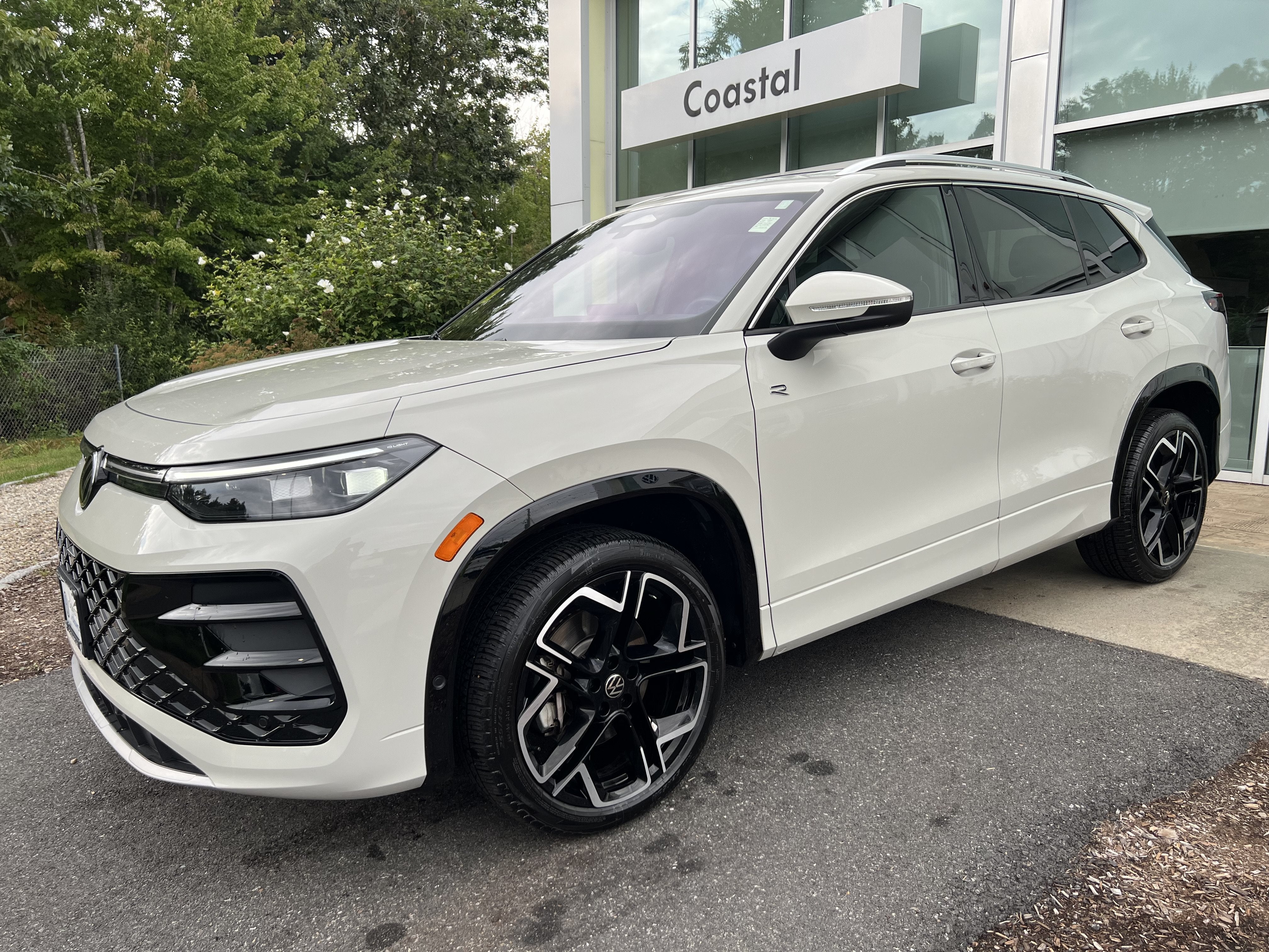 2025 Volkswagen Tiguan SEL R-Line