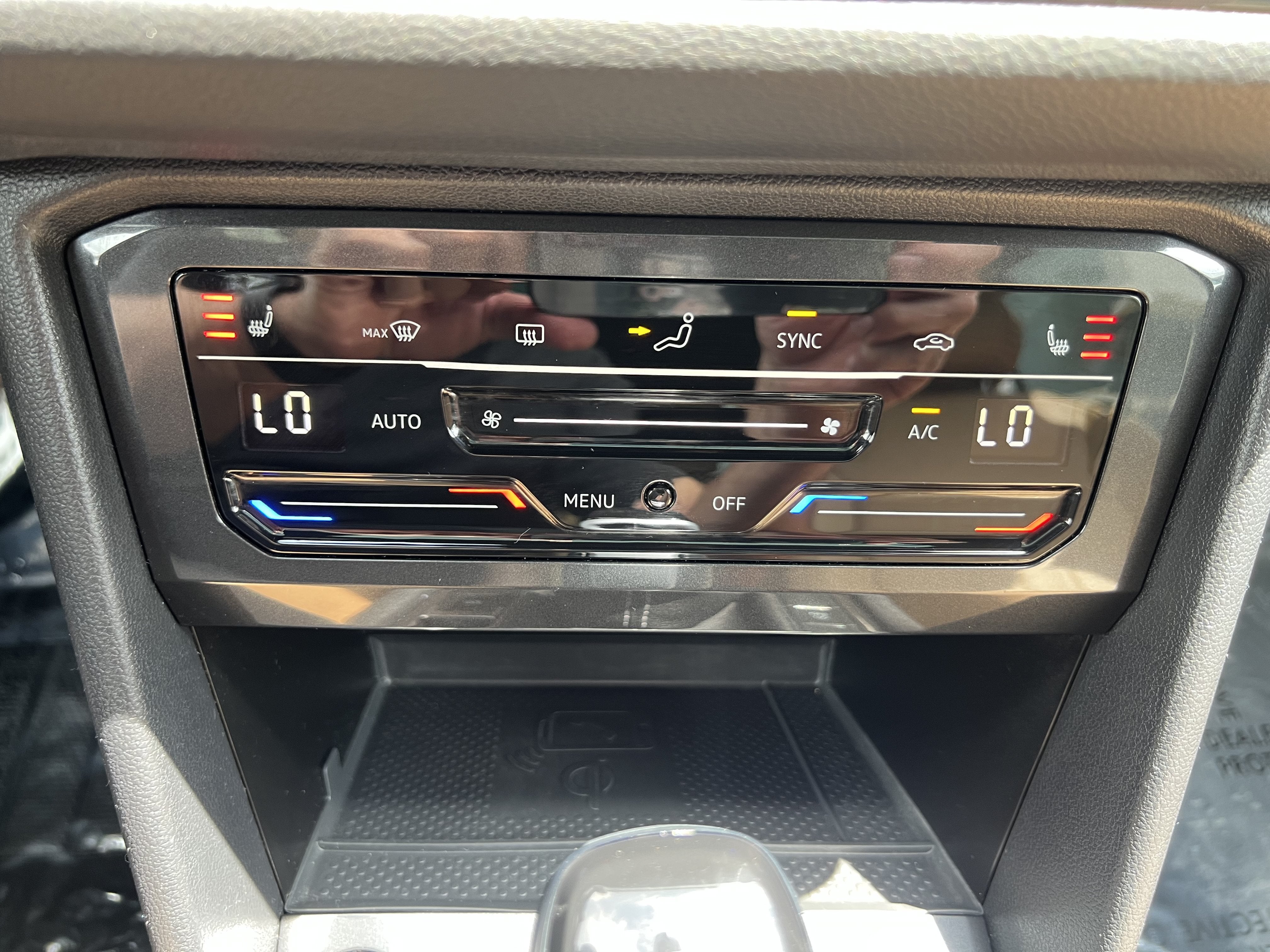 2024 Volkswagen Tiguan SE W/ Panoramic Sunroof