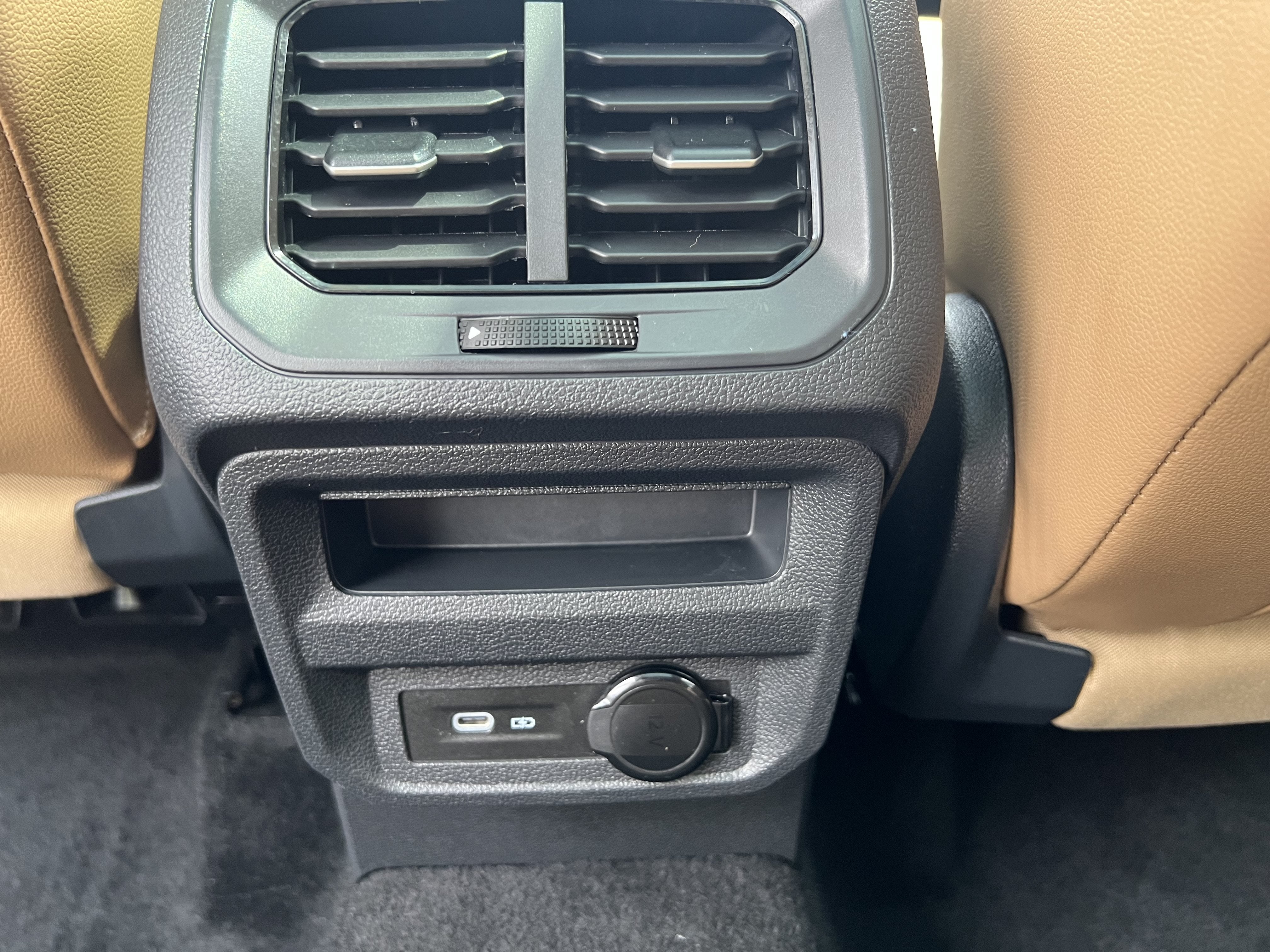 2024 Volkswagen Tiguan SE W/ Panoramic Sunroof