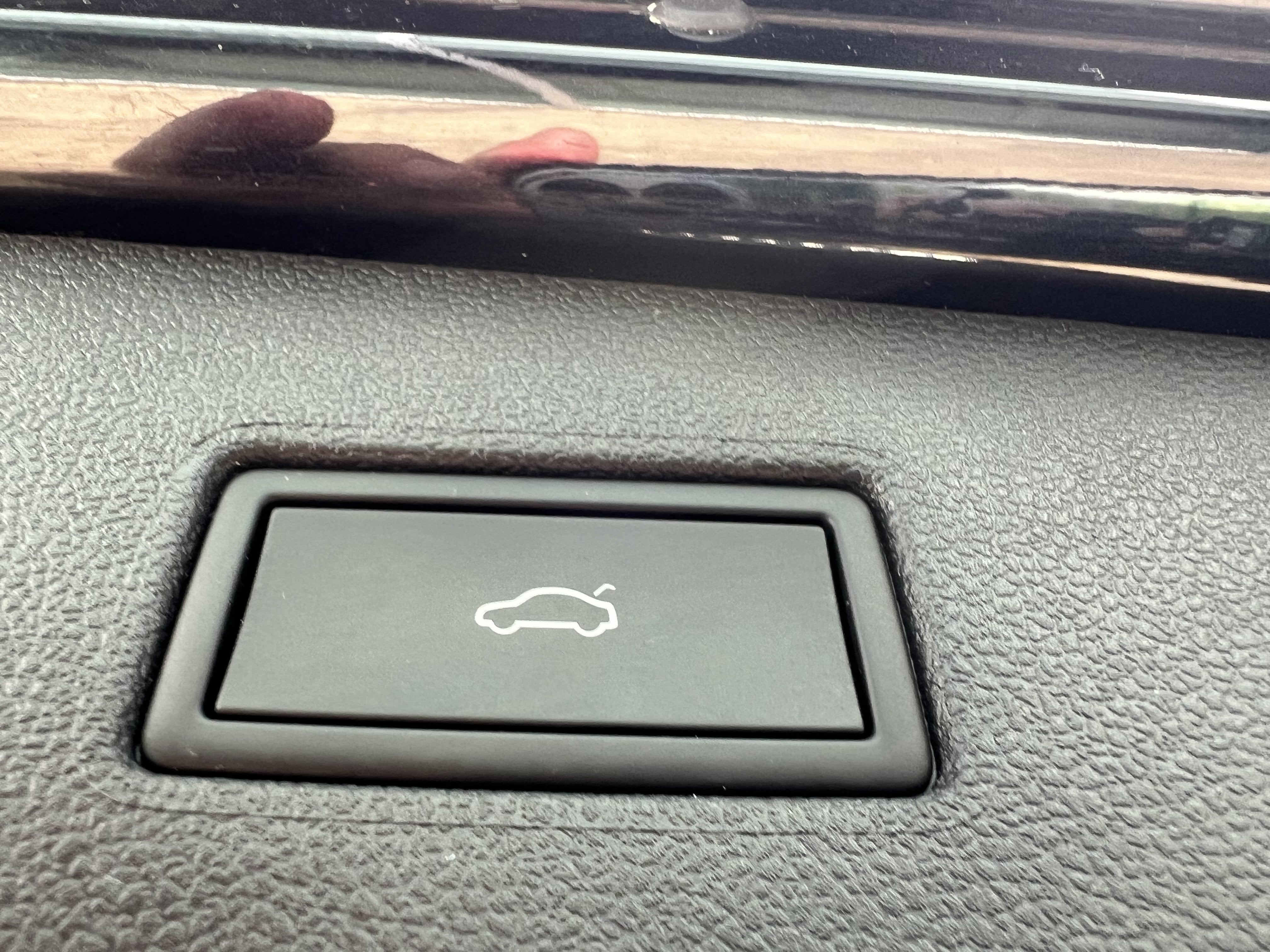 2024 Volkswagen Tiguan SE W/ Panoramic Sunroof