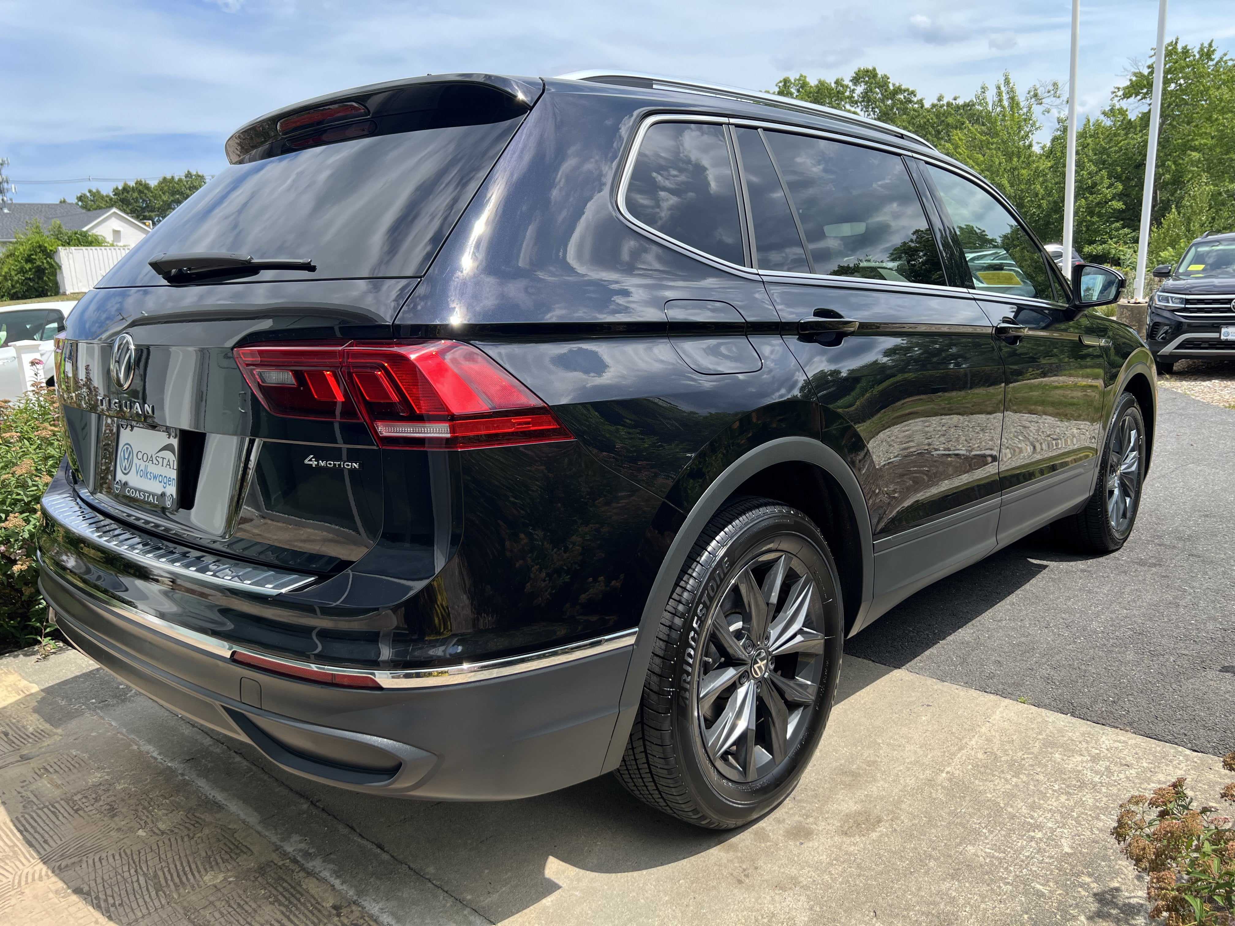 2024 Volkswagen Tiguan SE W/ Panoramic Sunroof