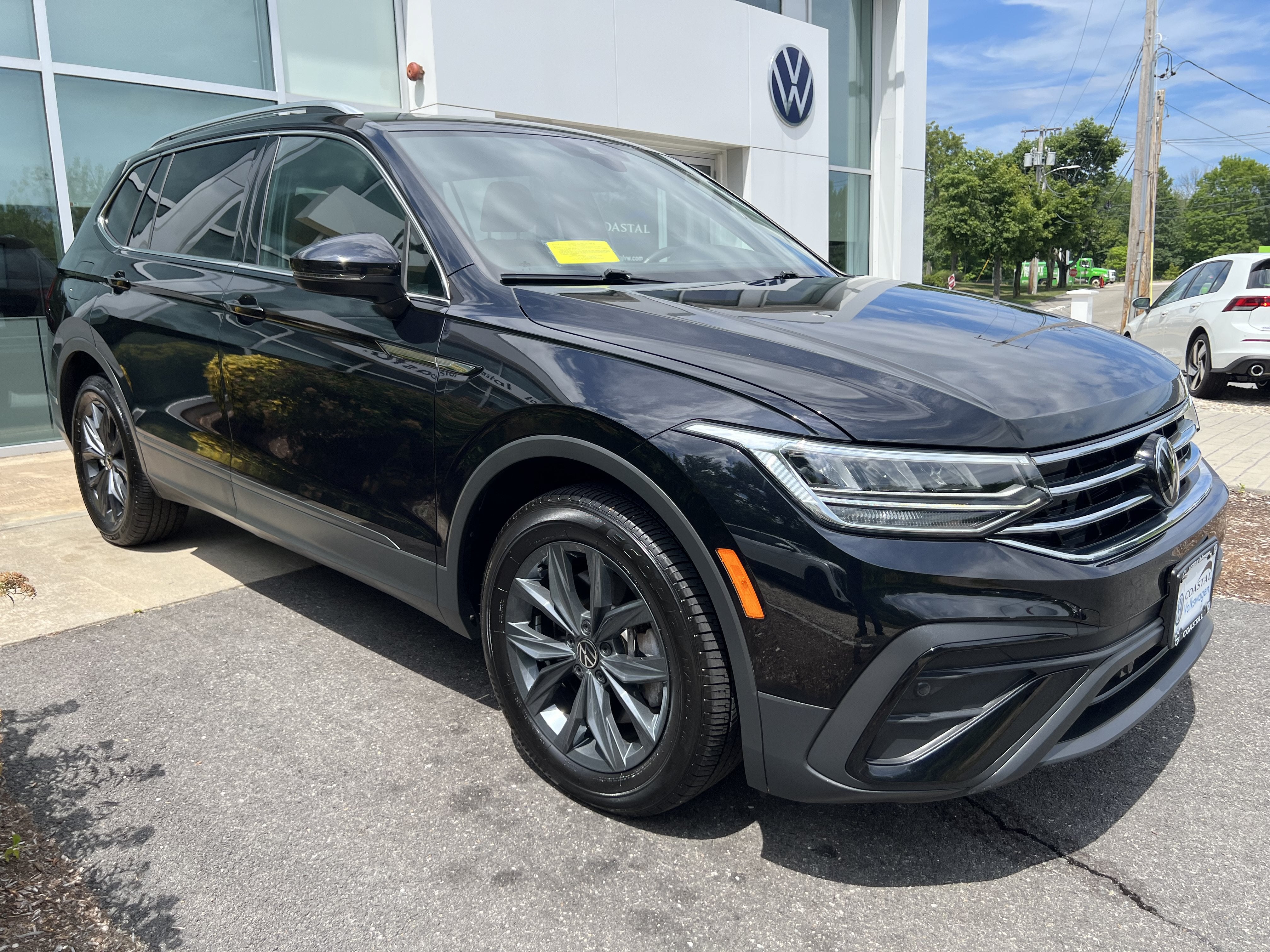 2024 Volkswagen Tiguan SE W/ Panoramic Sunroof