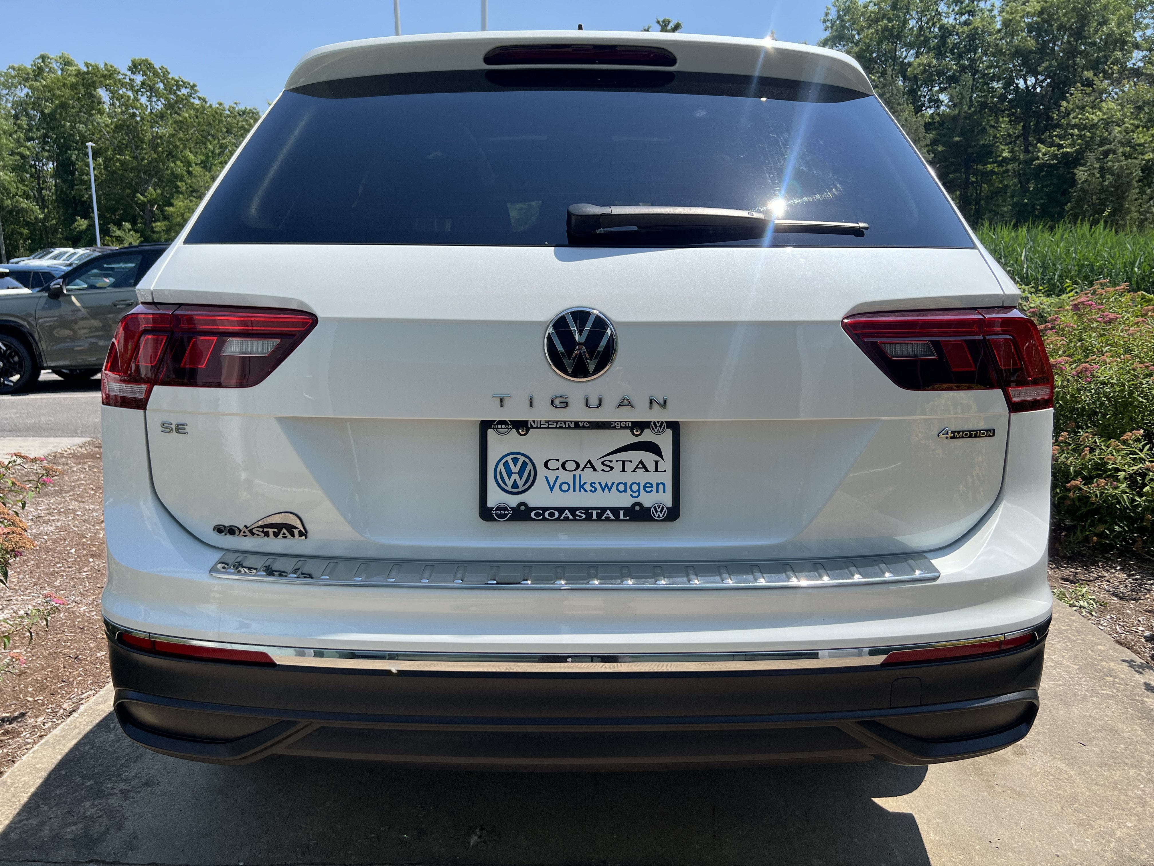 2023 Volkswagen Tiguan SE W/ Panoramic Sunroof