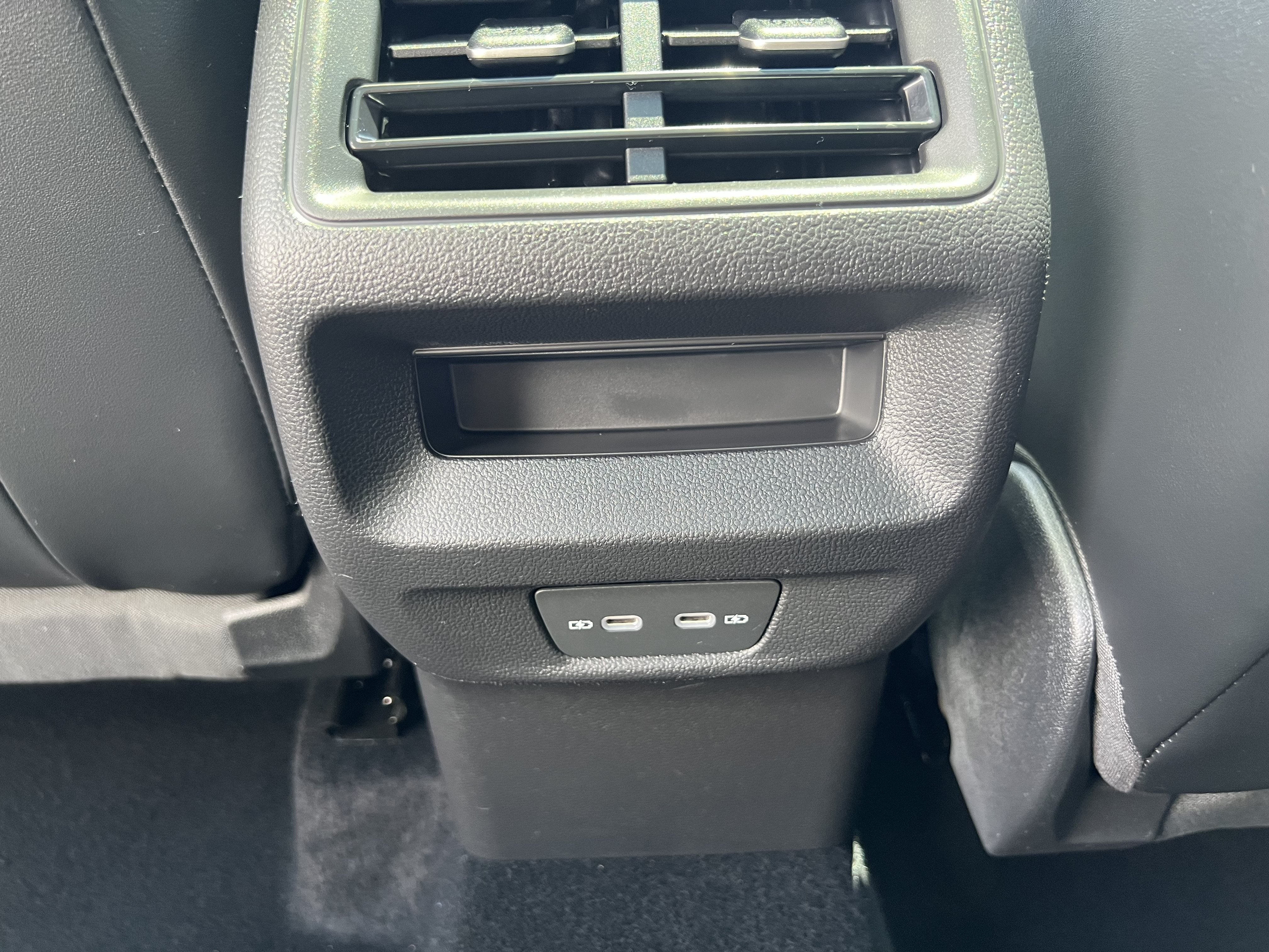 2025 Volkswagen Tiguan SE w/panoramic sunroof