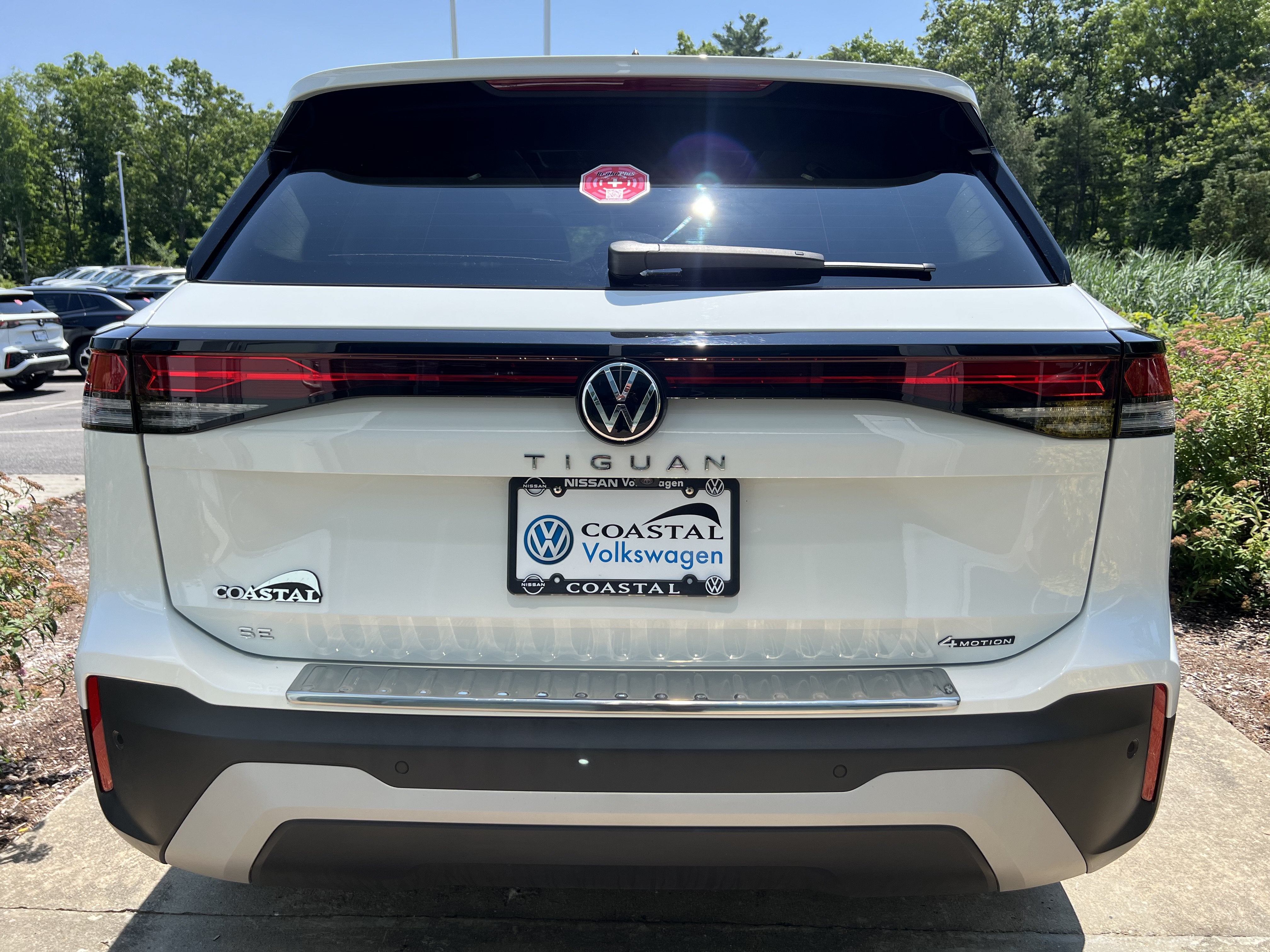 2025 Volkswagen Tiguan SE w/panoramic sunroof