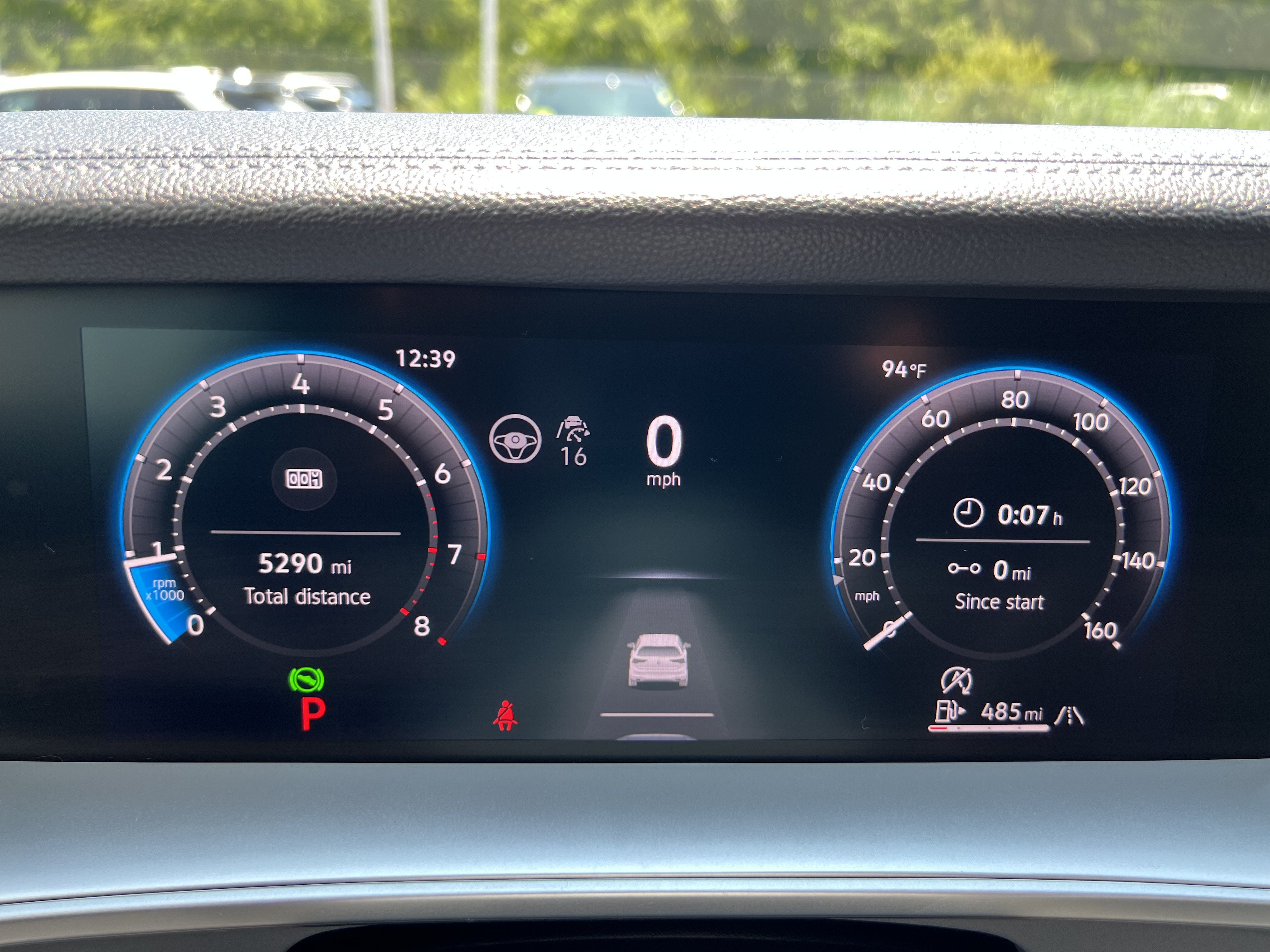 2025 Volkswagen Tiguan SE w/panoramic sunroof