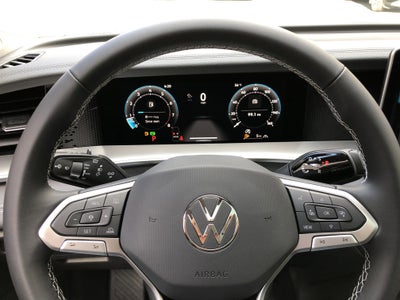 2026 Volkswagen Tiguan SE w/panoramic sunroof
