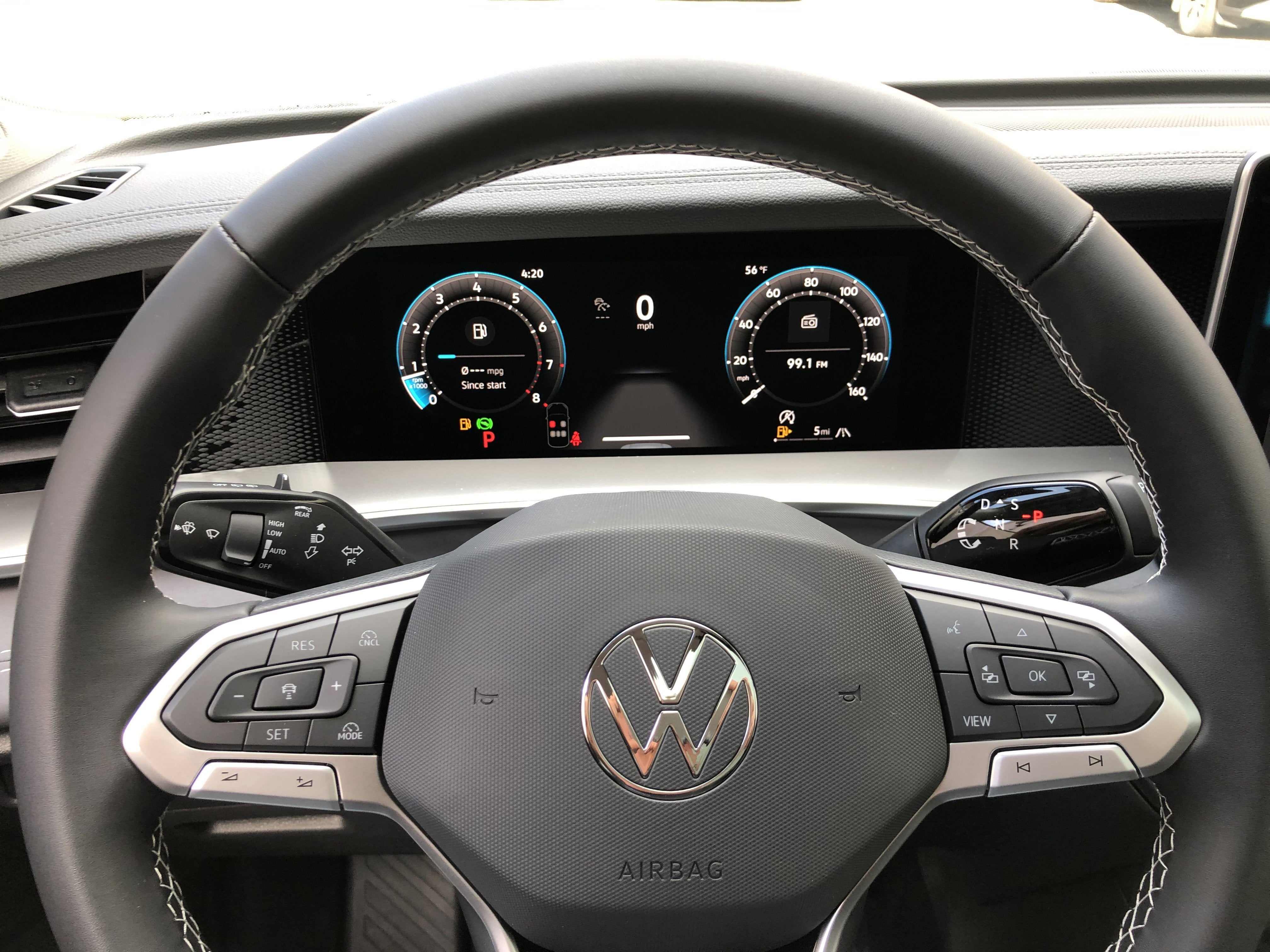 2026 Volkswagen Tiguan SE w/panoramic sunroof