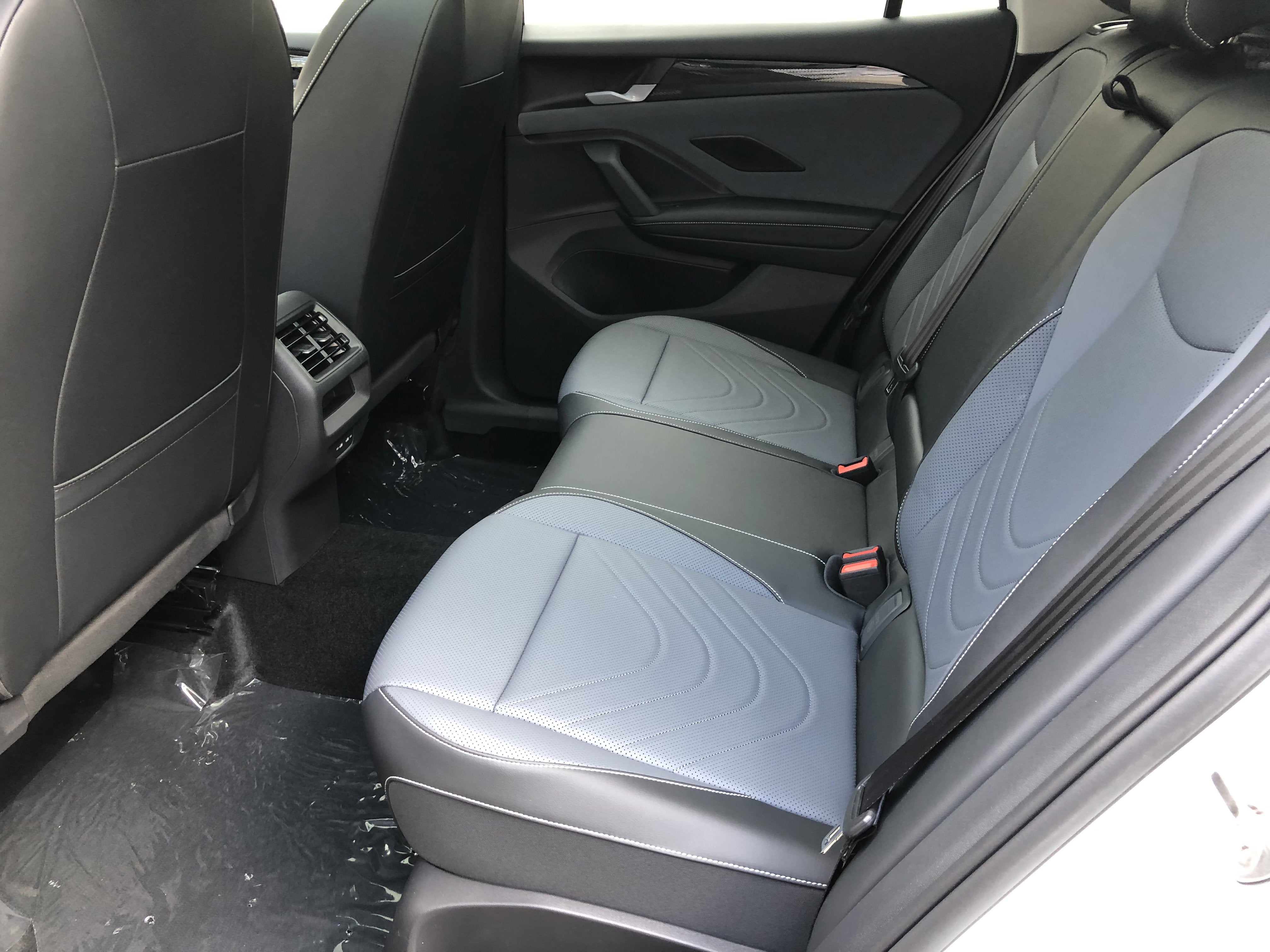 2026 Volkswagen Tiguan SE w/panoramic sunroof