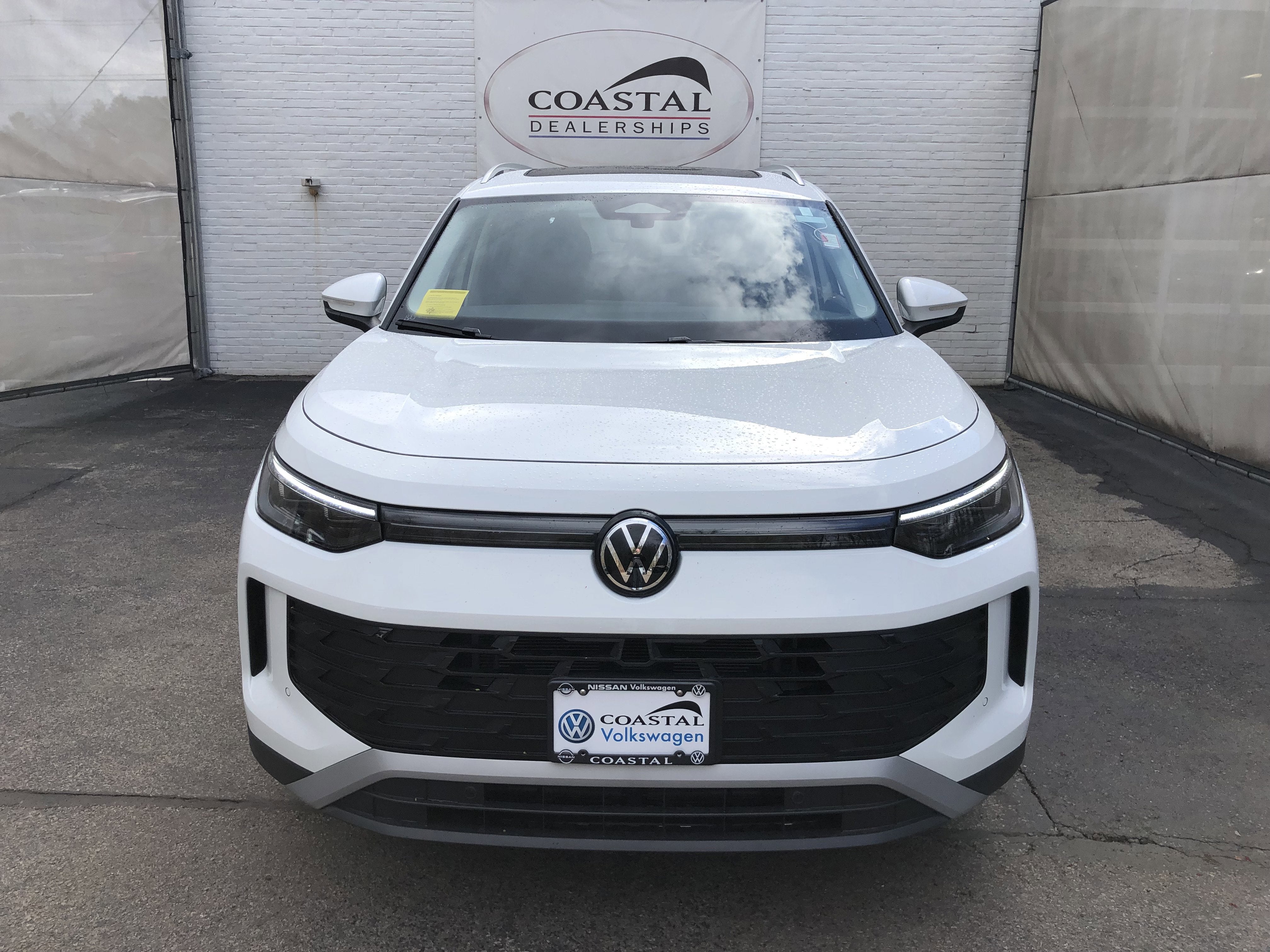 2026 Volkswagen Tiguan SE w/panoramic sunroof