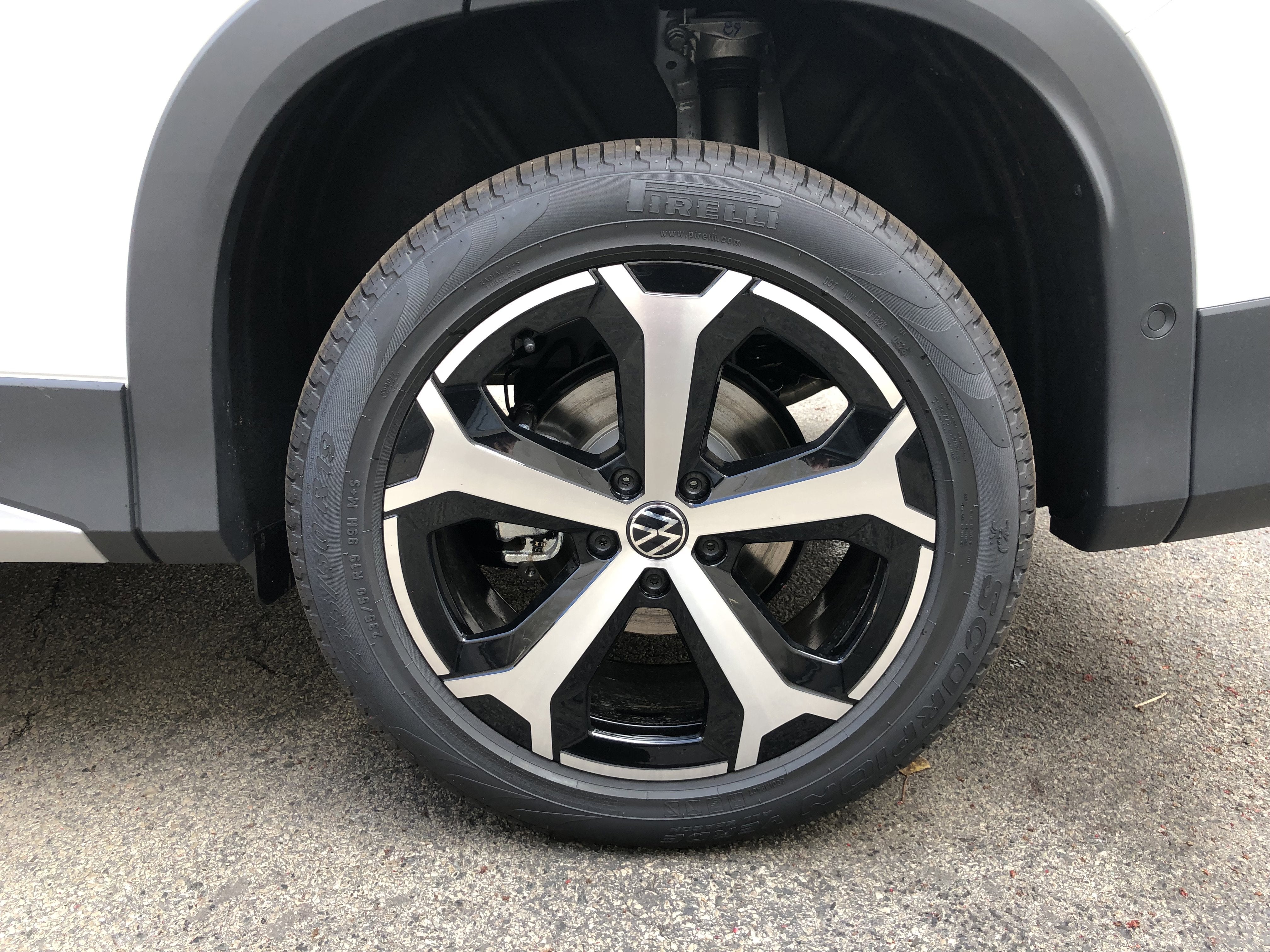 2026 Volkswagen Tiguan SE w/panoramic sunroof