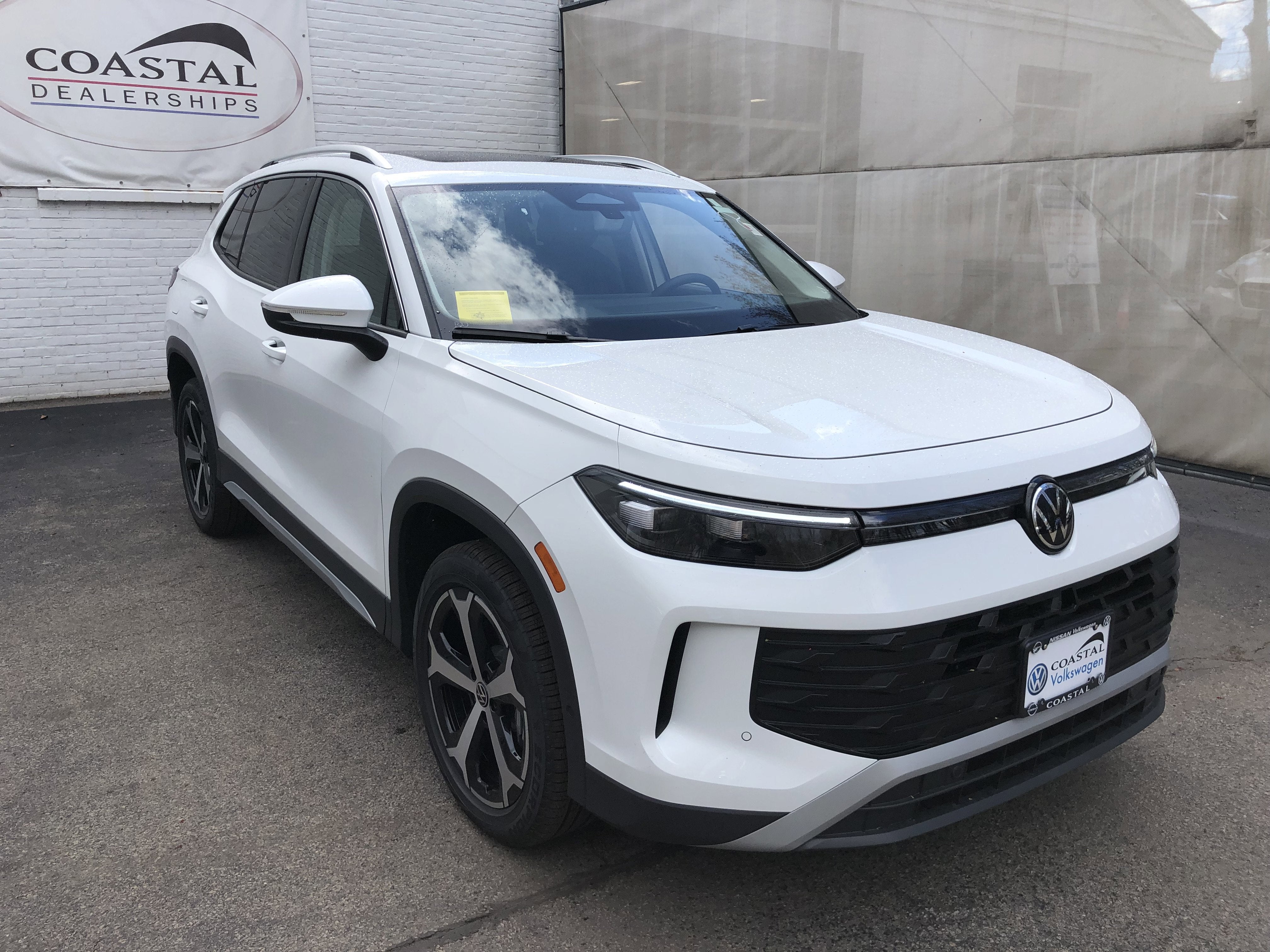 2026 Volkswagen Tiguan SE w/panoramic sunroof