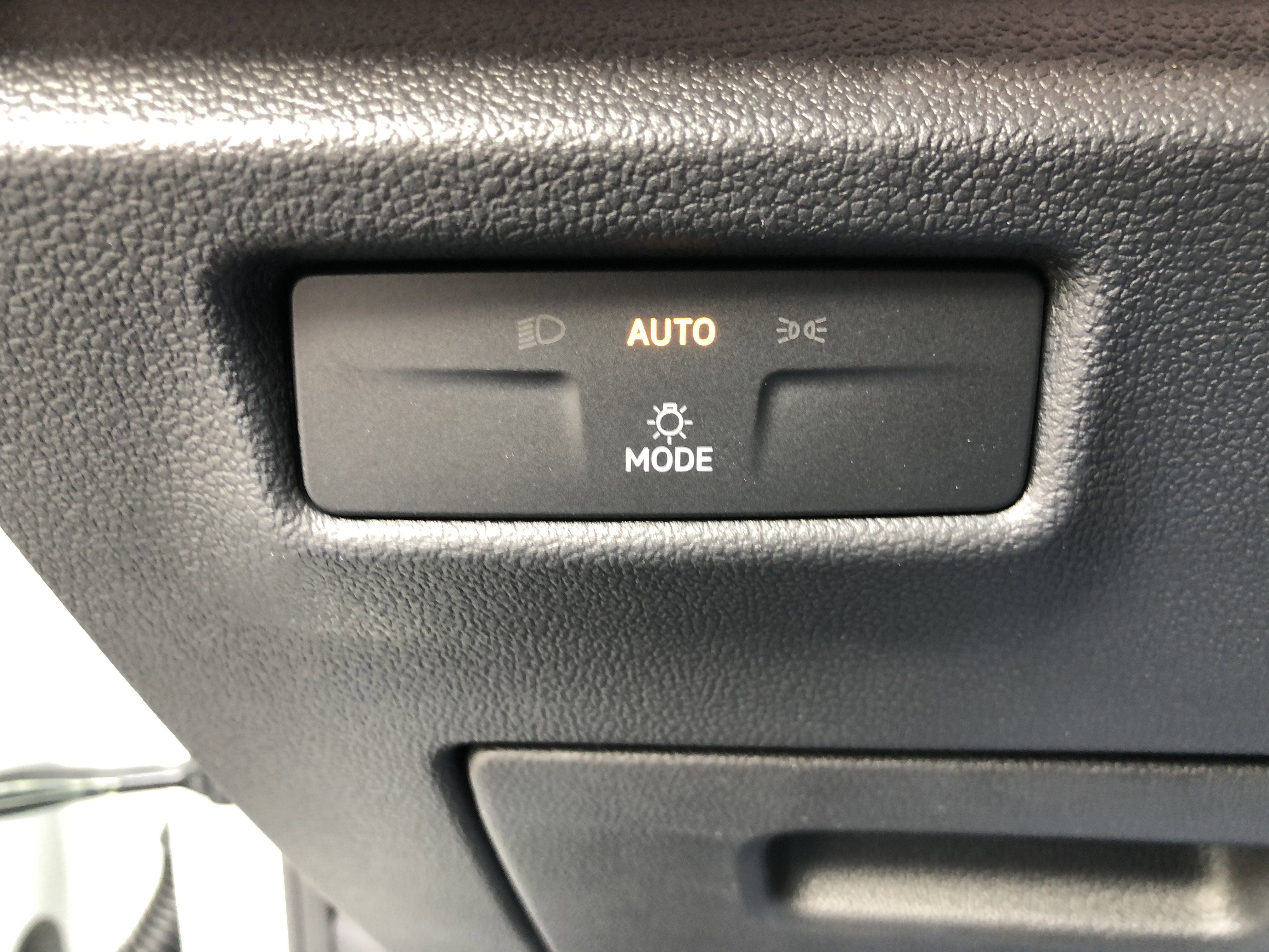 2026 Volkswagen Tiguan SE w/panoramic sunroof