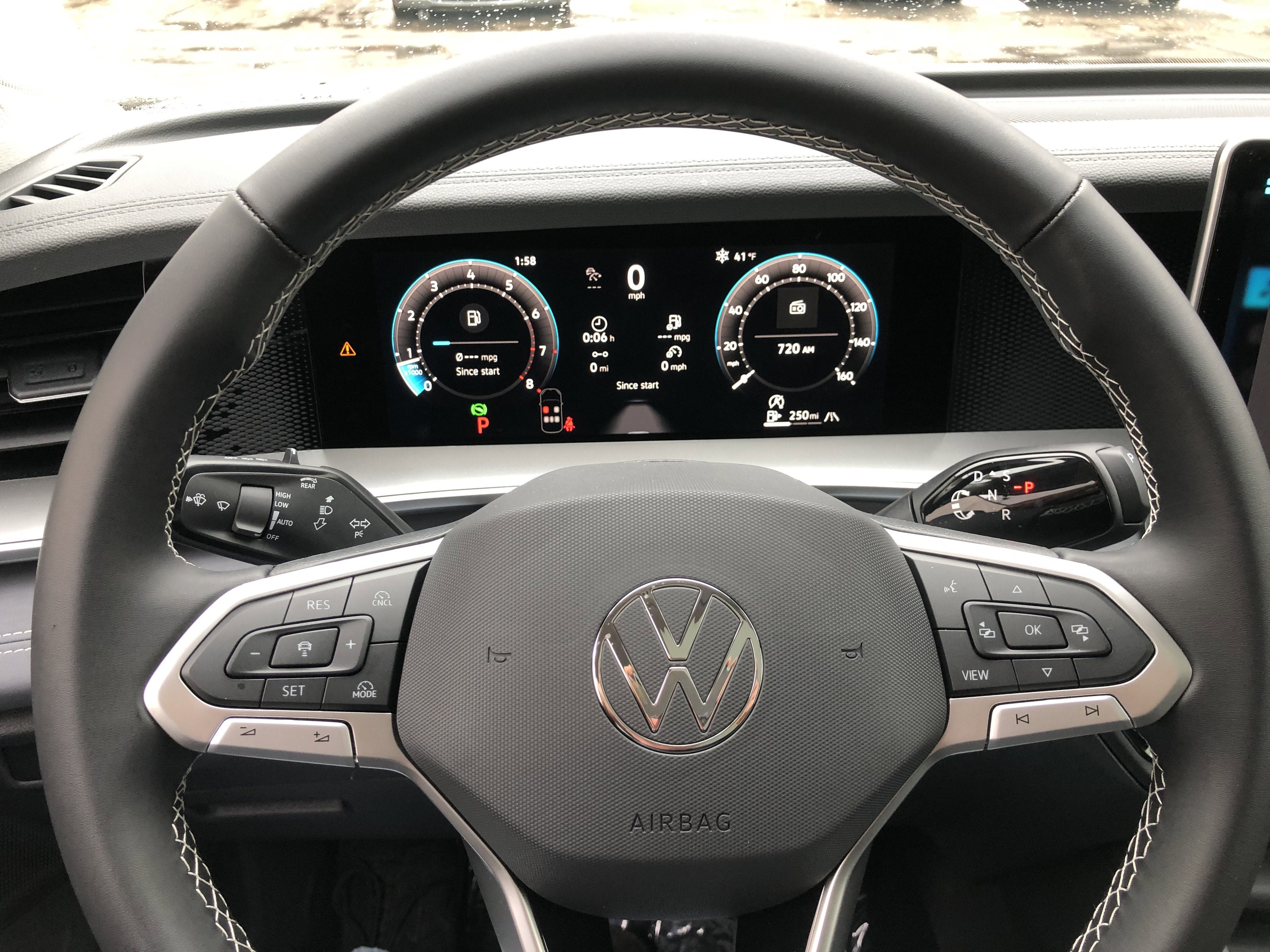 2026 Volkswagen Tiguan SE w/panoramic sunroof