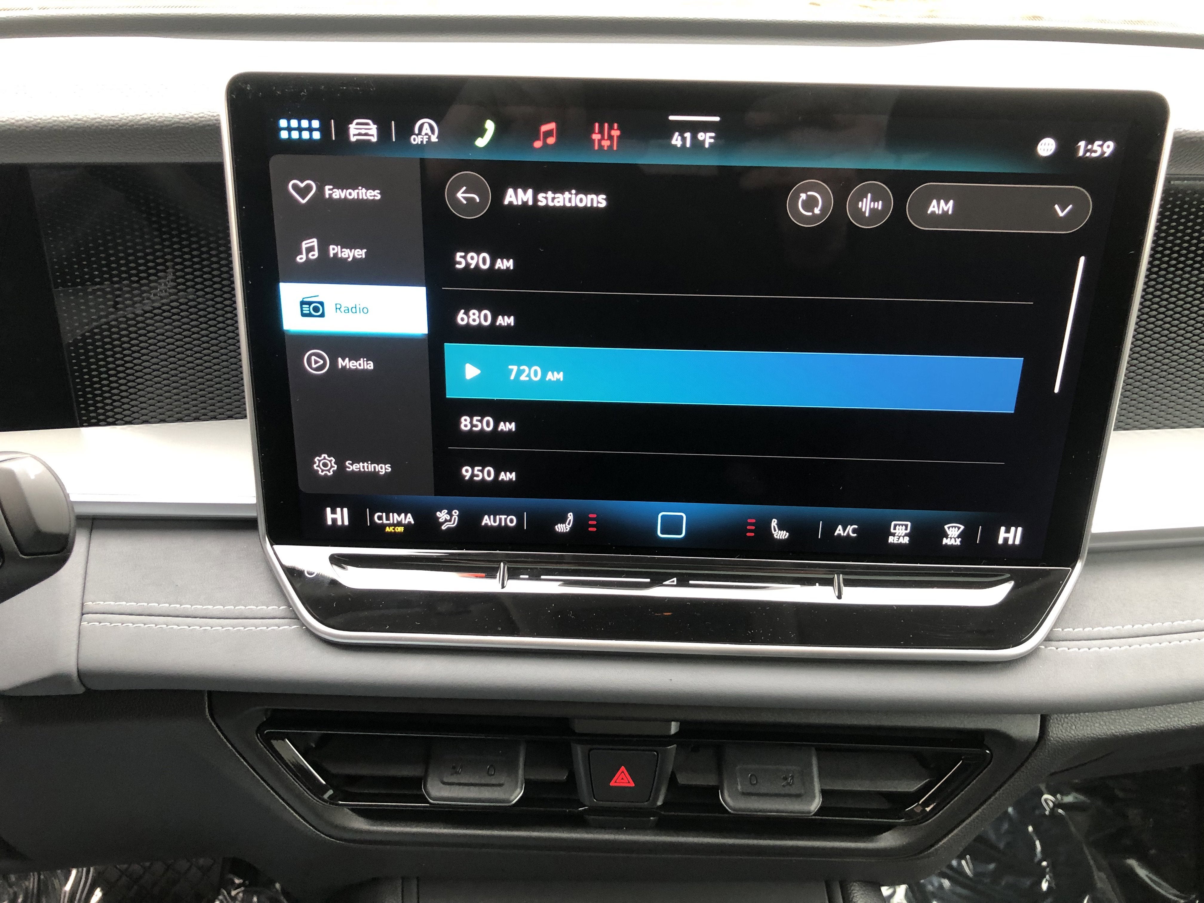 2026 Volkswagen Tiguan SE w/panoramic sunroof