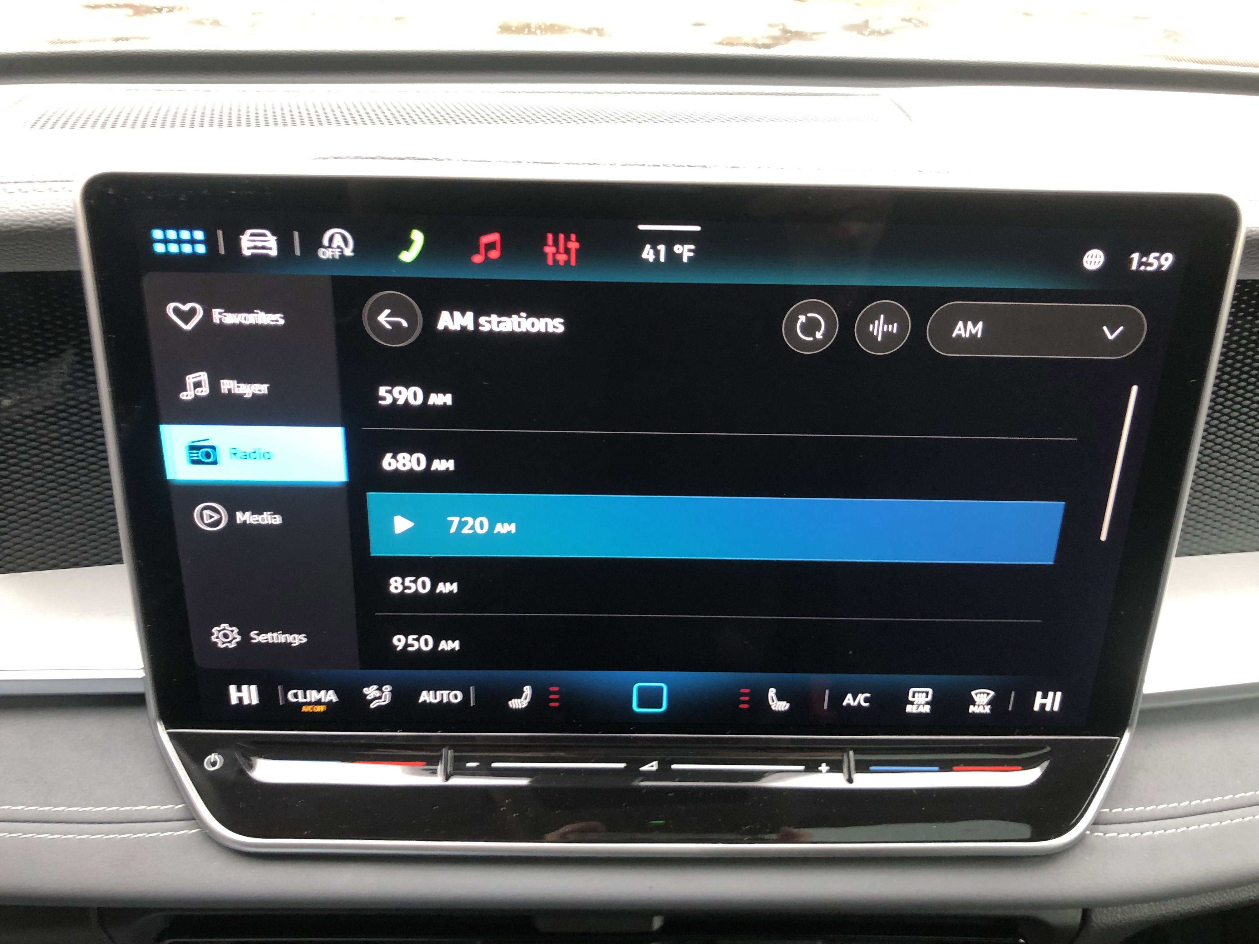 2026 Volkswagen Tiguan SE w/panoramic sunroof