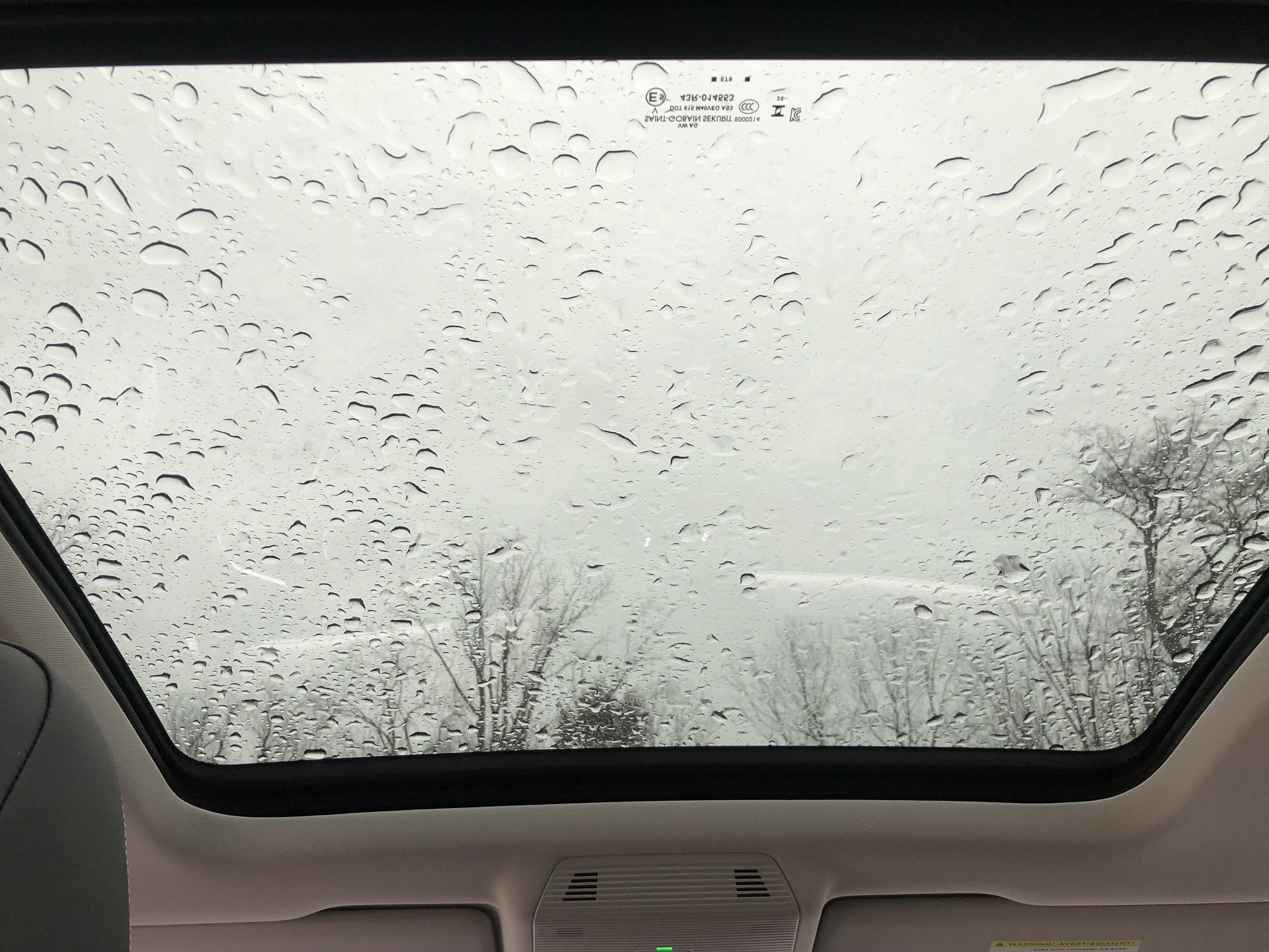 2026 Volkswagen Tiguan SE w/panoramic sunroof