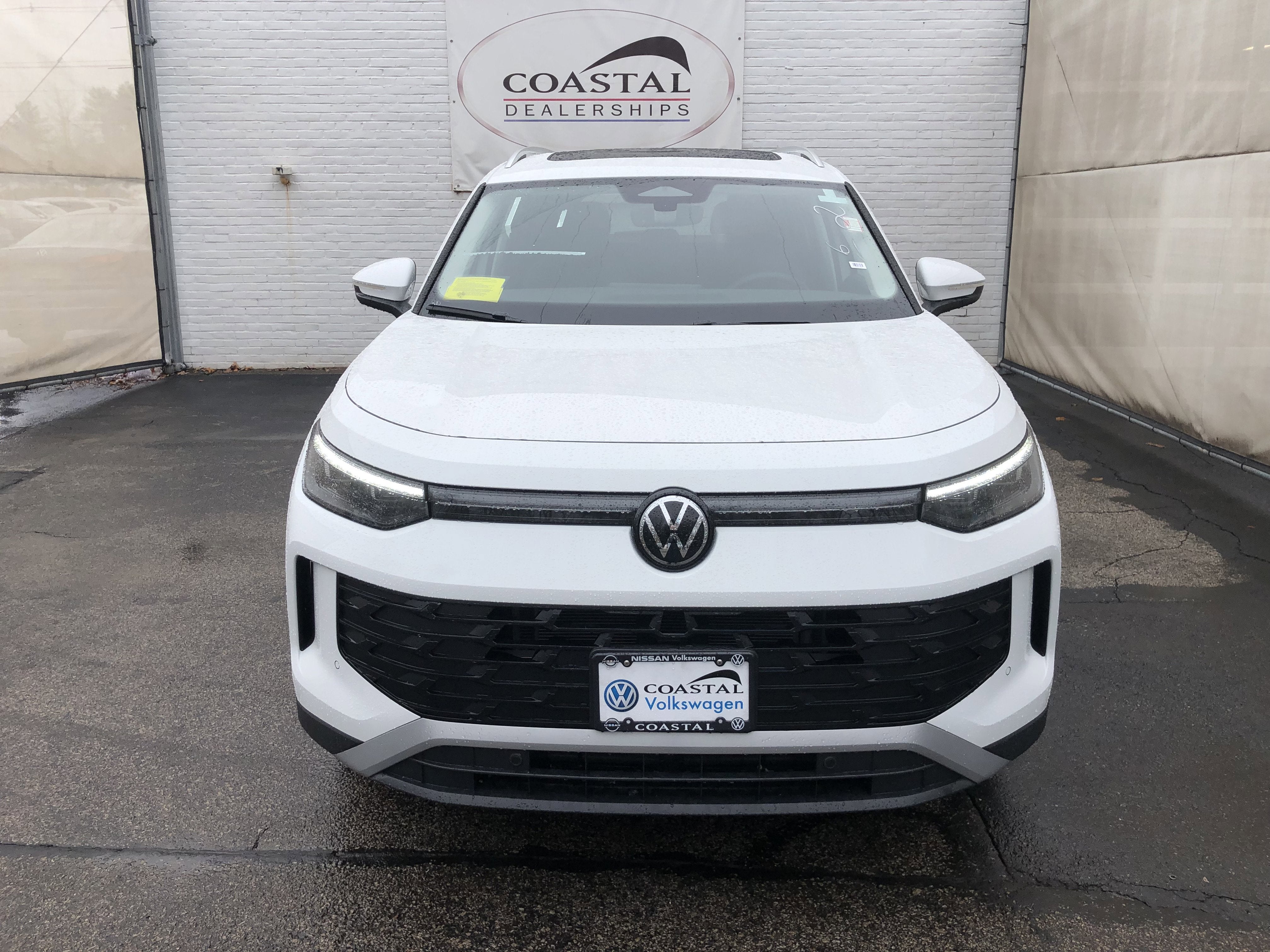 2026 Volkswagen Tiguan SE w/panoramic sunroof