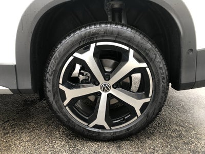 2026 Volkswagen Tiguan SE w/panoramic sunroof