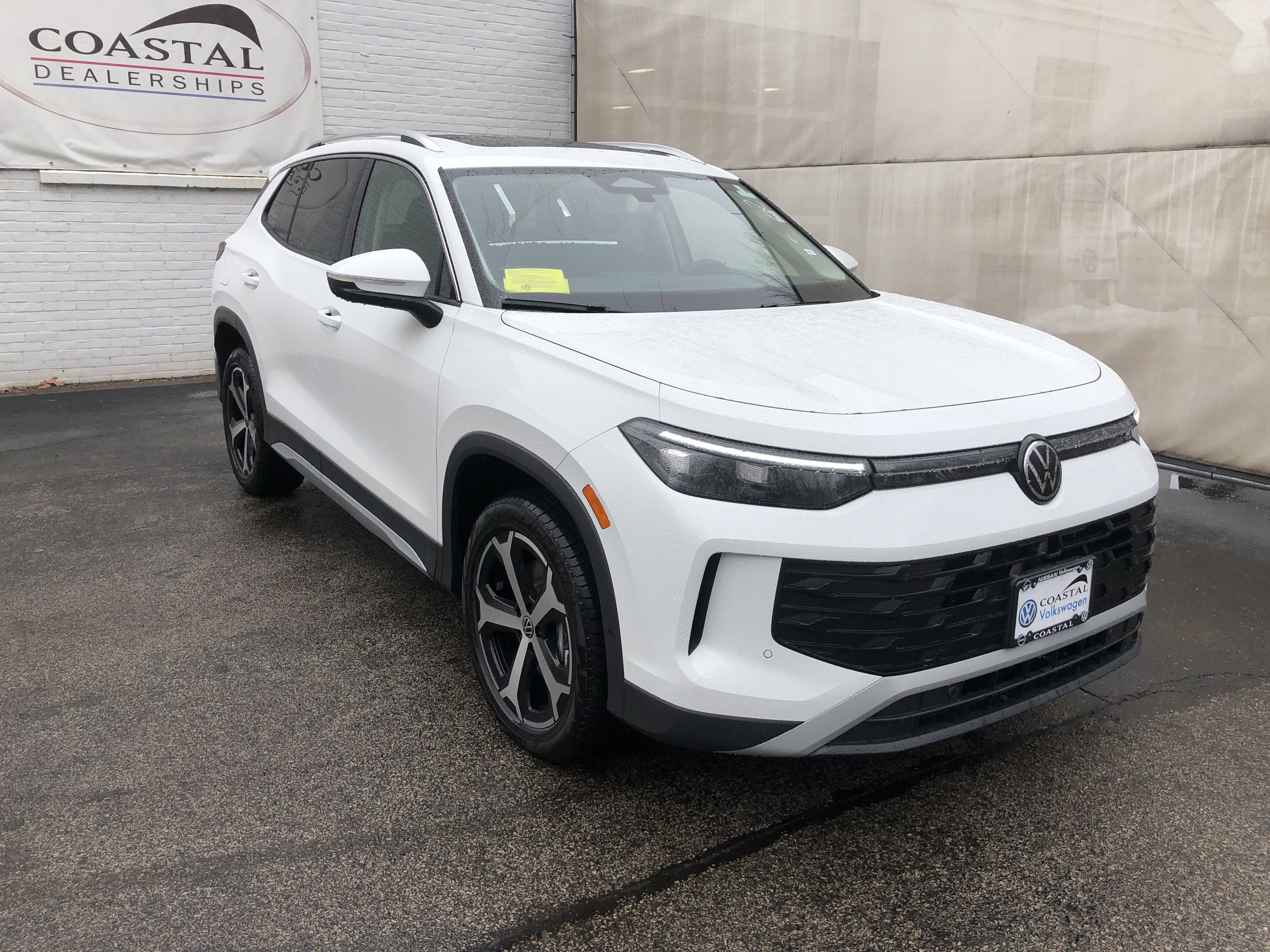 2026 Volkswagen Tiguan SE w/panoramic sunroof