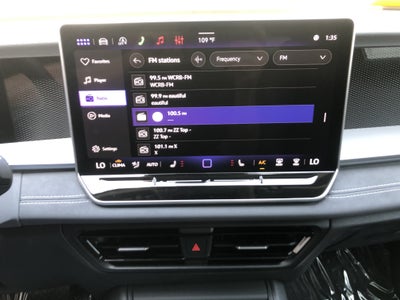 2026 Volkswagen Tiguan SE w/panoramic sunroof