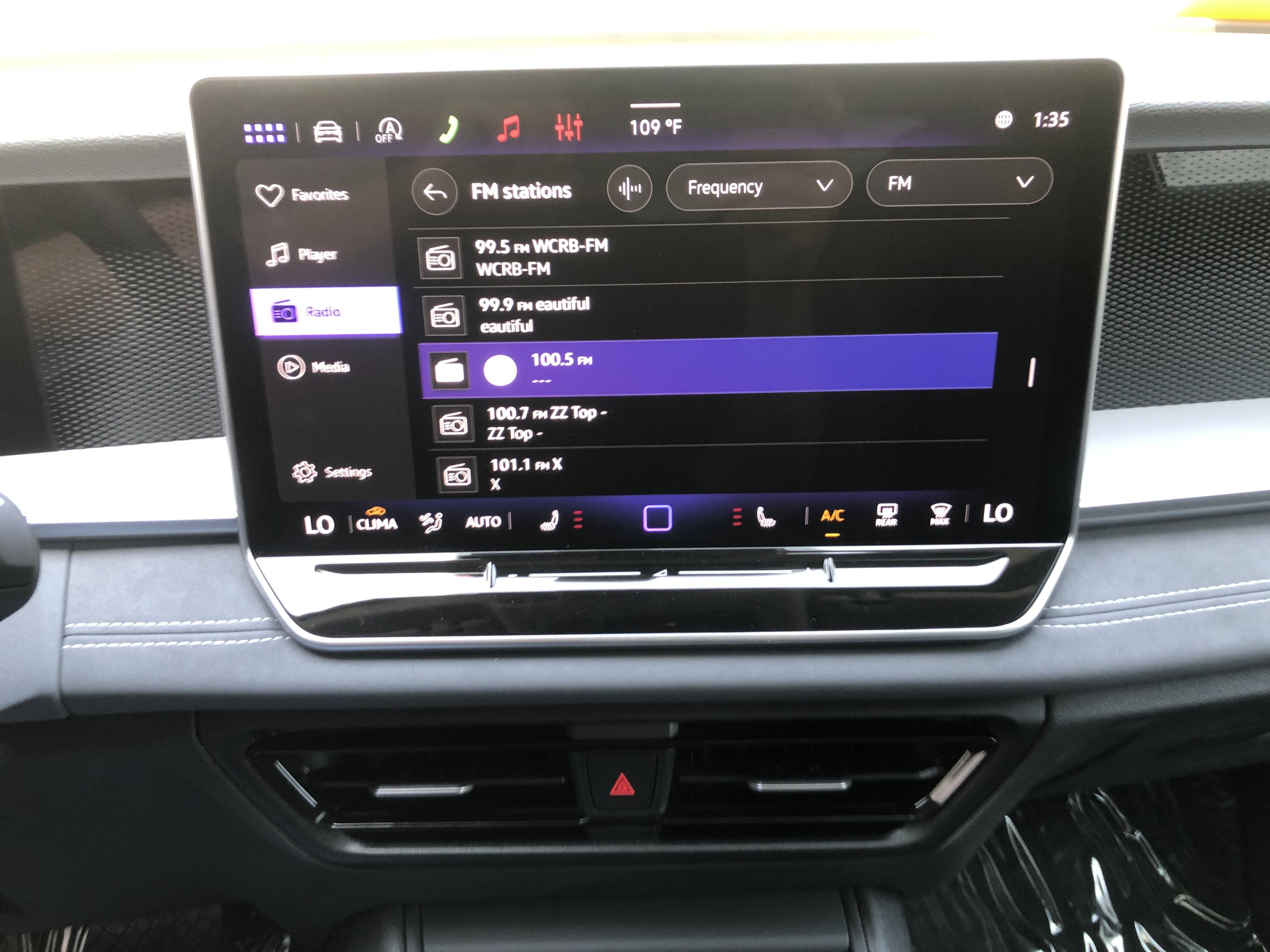 2026 Volkswagen Tiguan SE w/panoramic sunroof