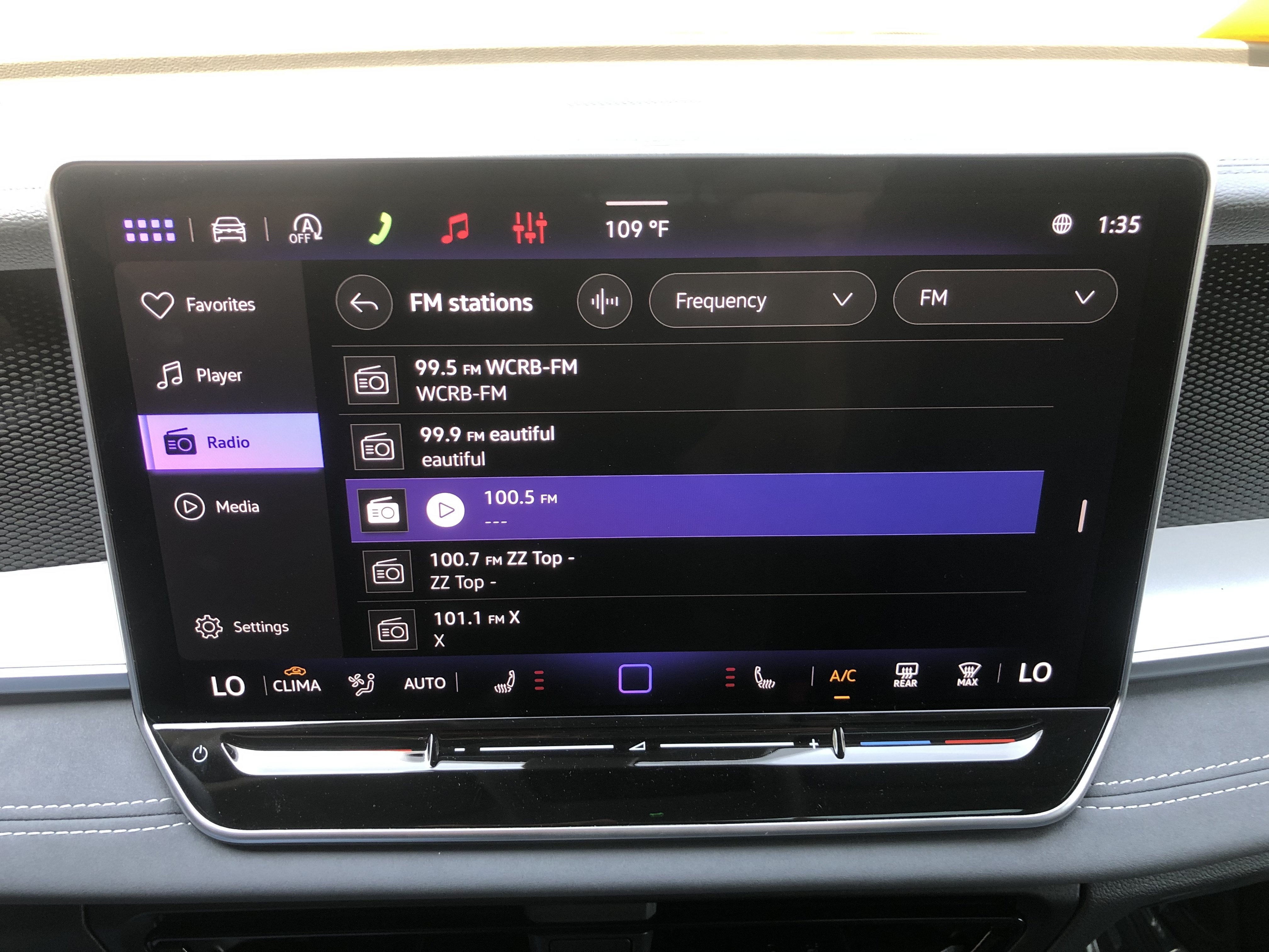 2026 Volkswagen Tiguan SE w/panoramic sunroof