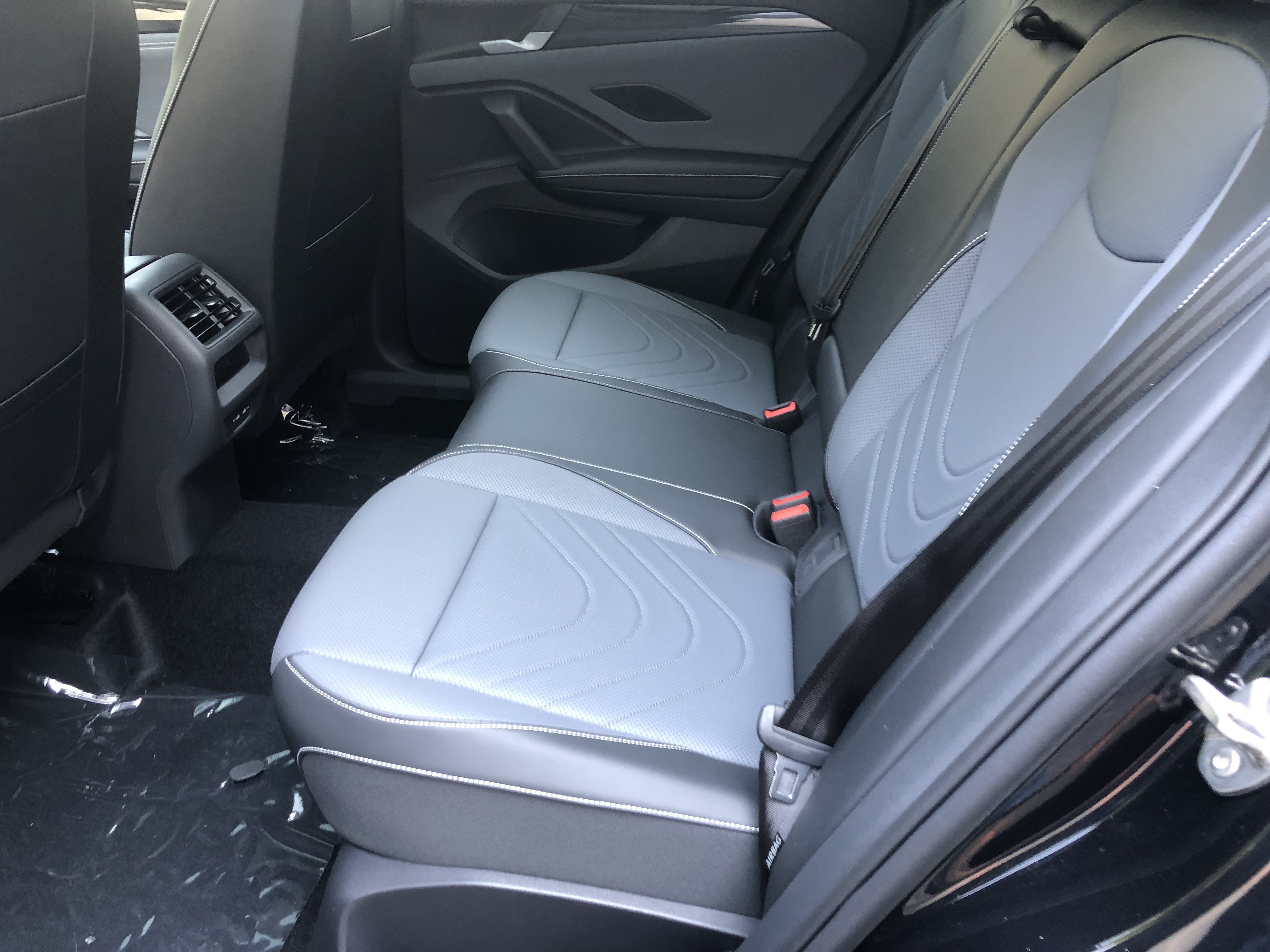 2026 Volkswagen Tiguan SE w/panoramic sunroof